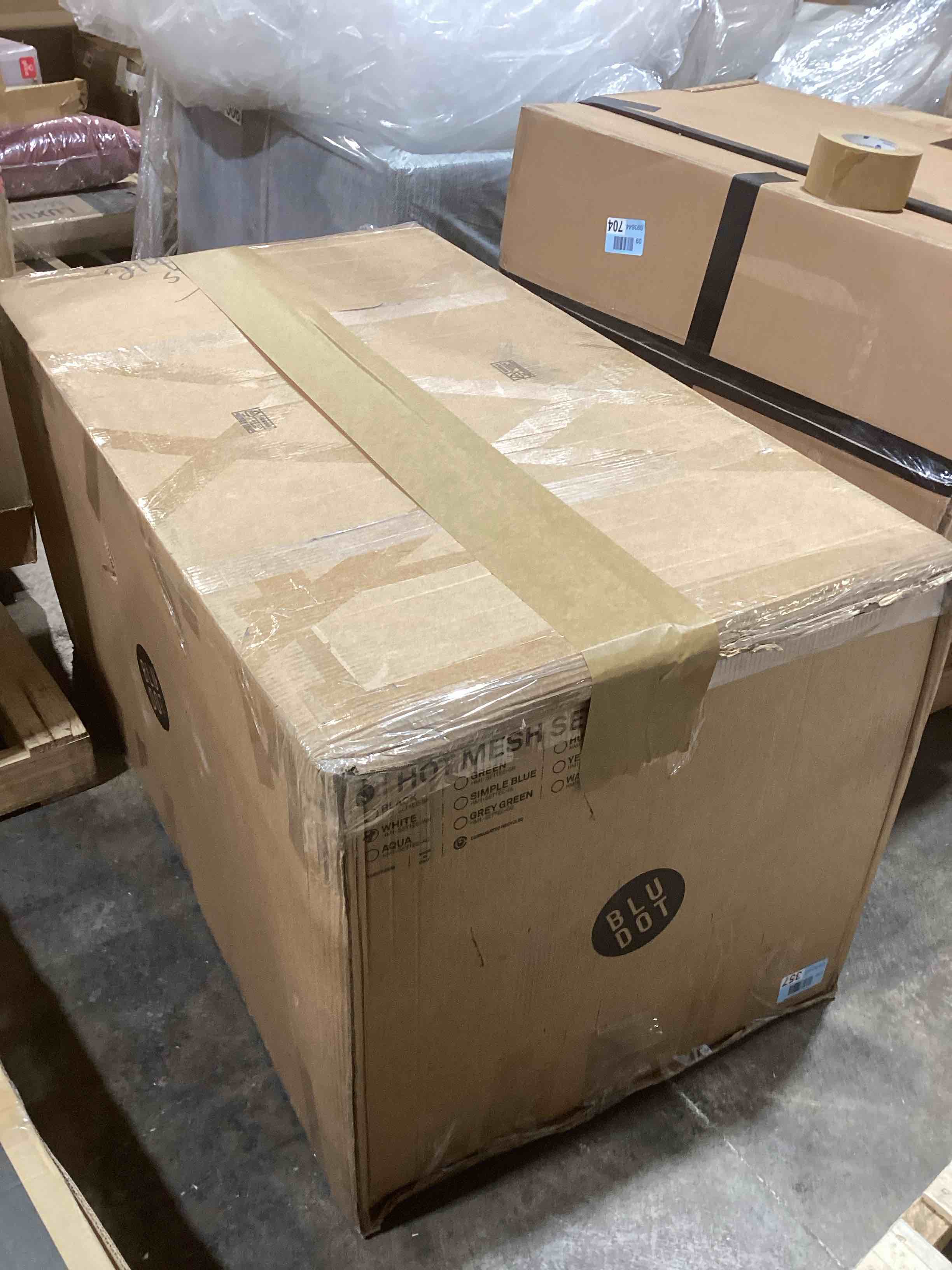 https://s3.amazonaws.com/lotting-images-prod/bidfta/PNK3567390_1779804506069.jpeg