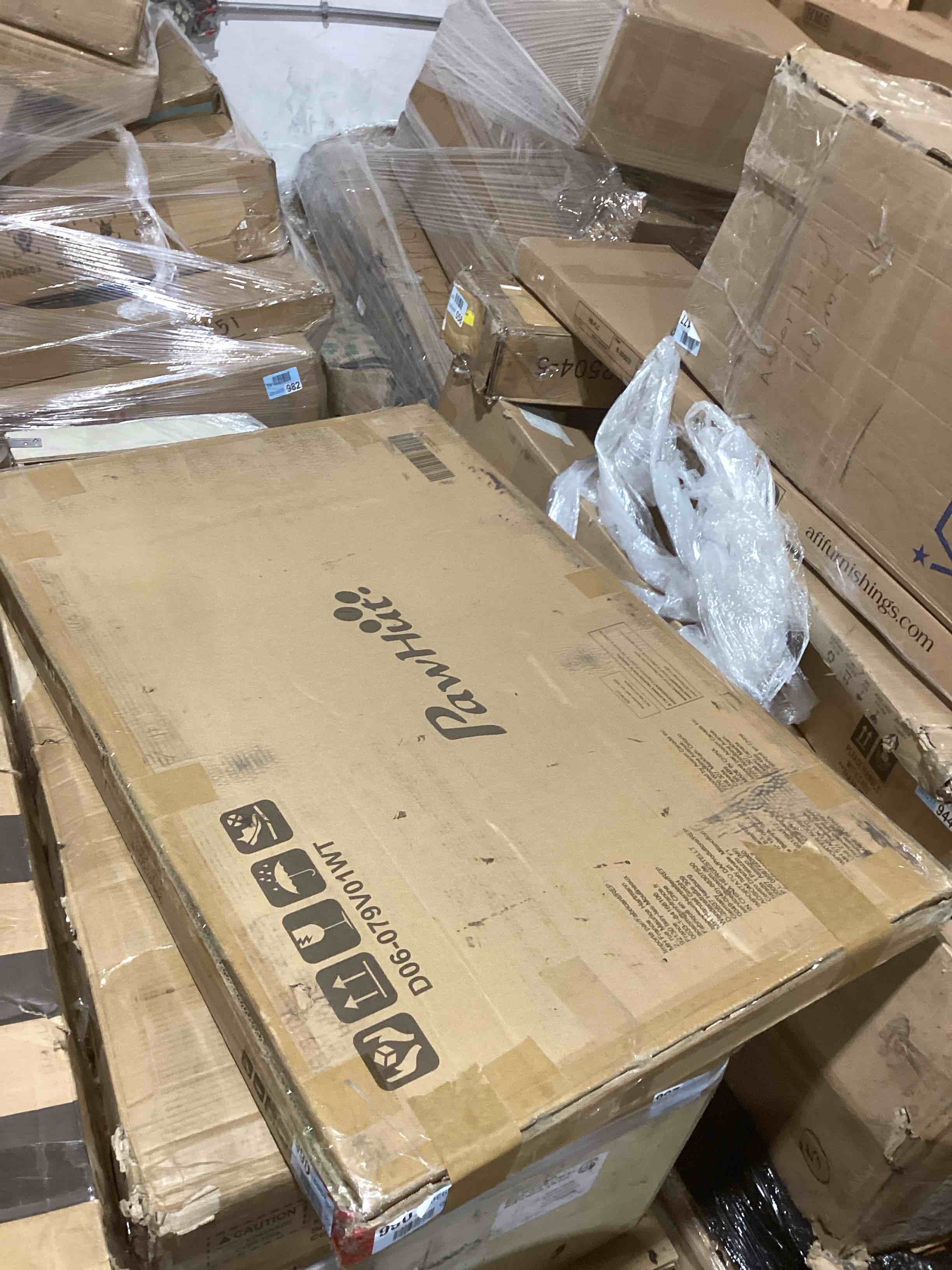 https://s3.amazonaws.com/lotting-images-prod/bidfta/PNK3567402_1779808524629.jpeg