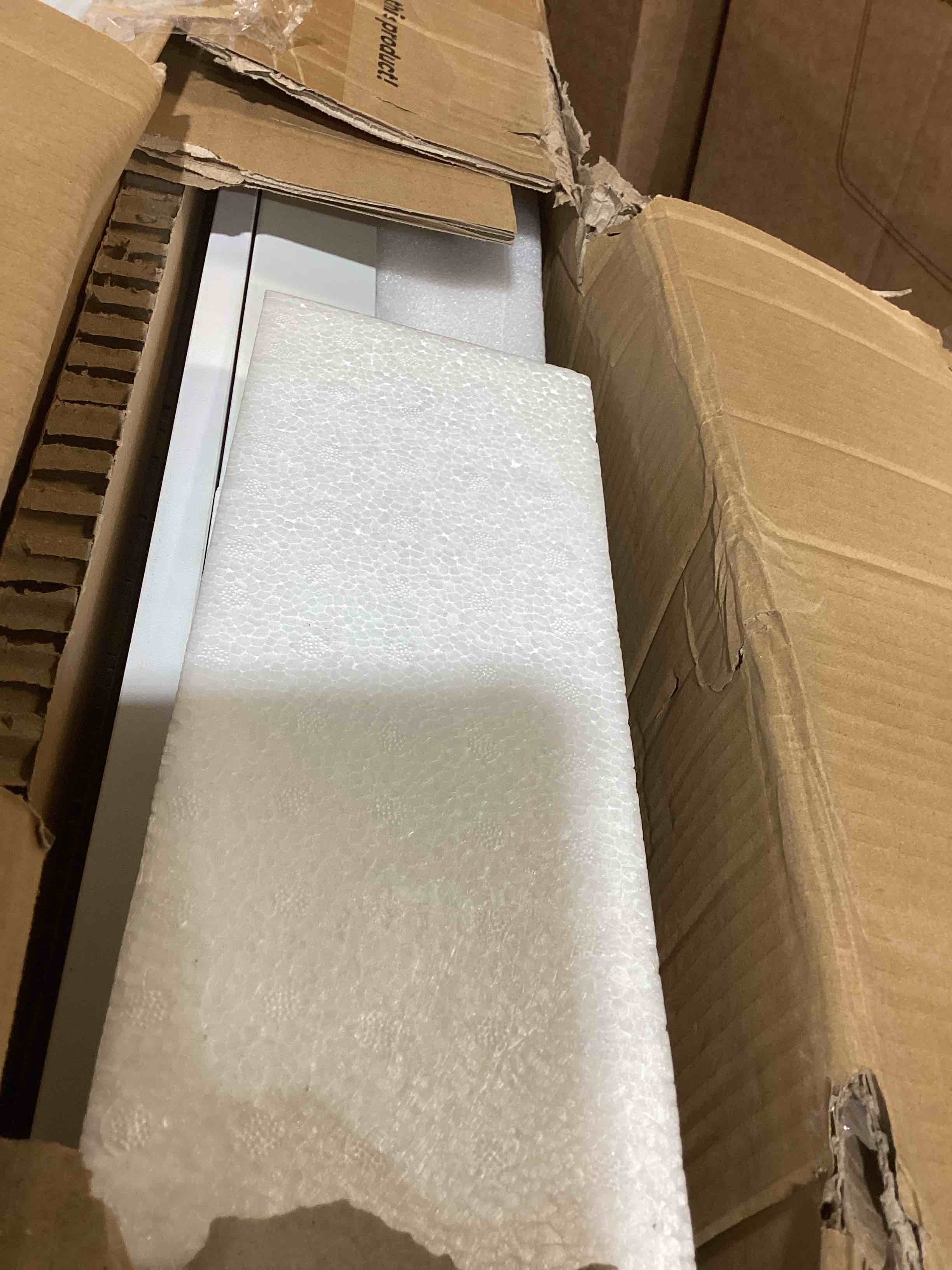 https://s3.amazonaws.com/lotting-images-prod/bidfta/PNK3567453_1779903434564.jpeg