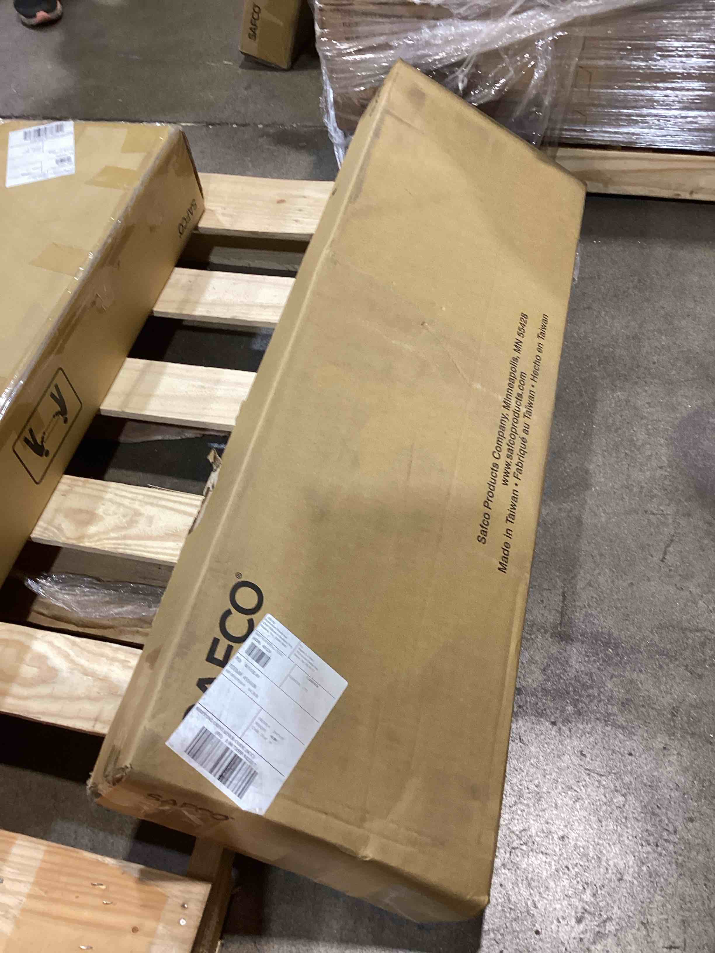 https://s3.amazonaws.com/lotting-images-prod/bidfta/PNK3567915_1780668851530.jpeg