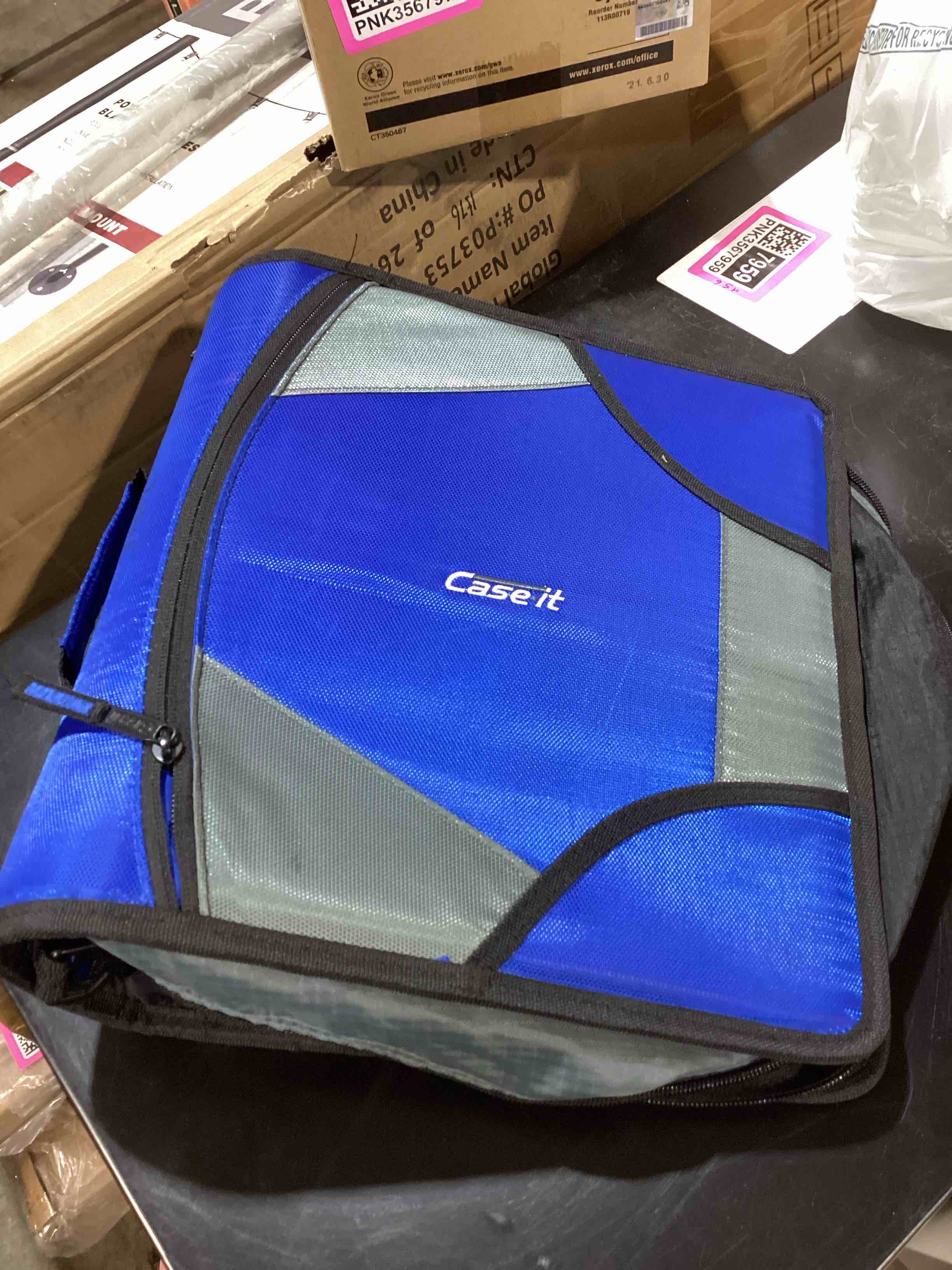 Condition photo showing Good Condition for case-it king sized zip tab school zipper binder | 4-inch d-rings, 800 sheet capacity, 5-subject expanding file folder, multiple pockets & storage organizer, shoulder strap | d-186 midnight blue