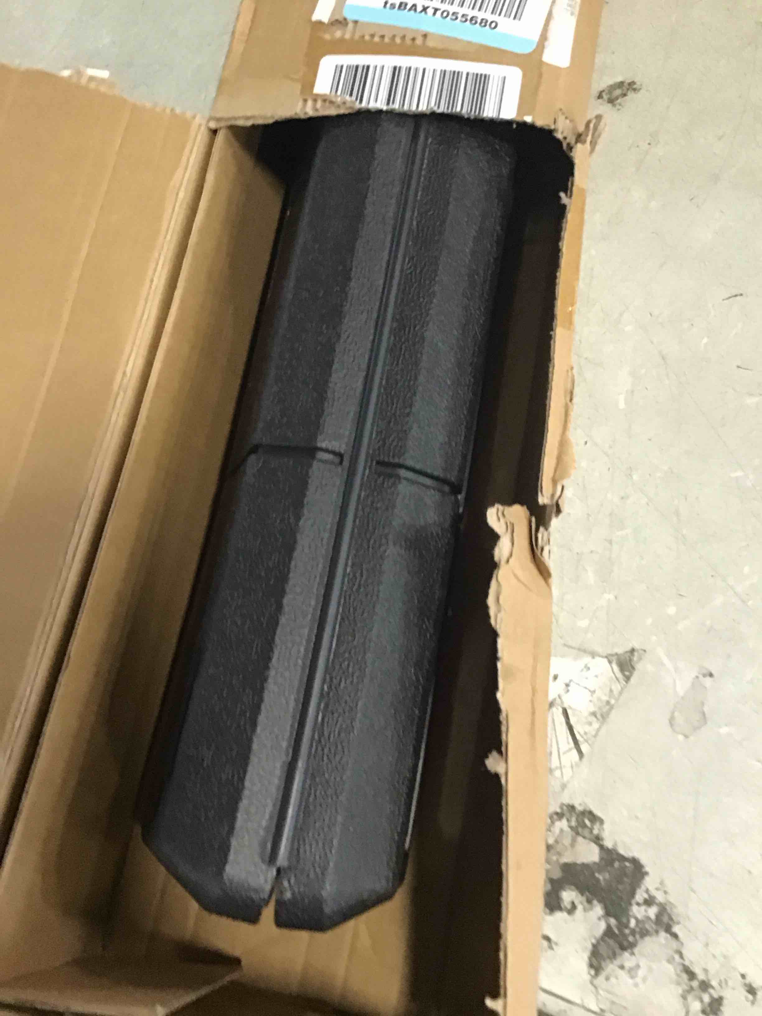 https://s3.amazonaws.com/lotting-images-prod/bidfta/PNK3568025_1750276338914.jpeg