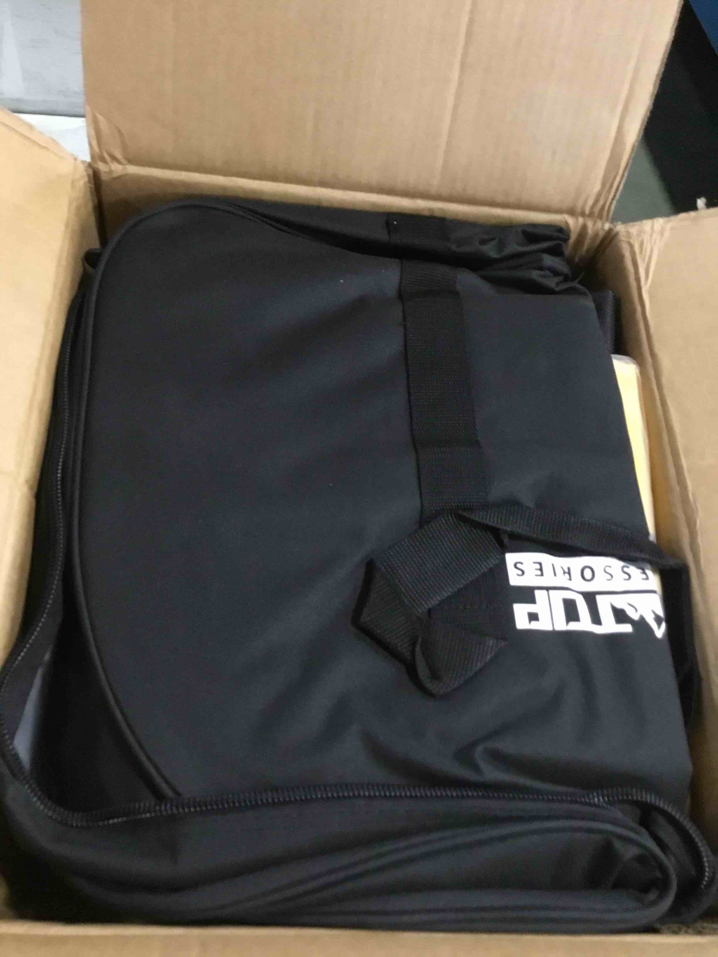 https://s3.amazonaws.com/lotting-images-prod/bidfta/PNK3568041_1750512132411.jpeg