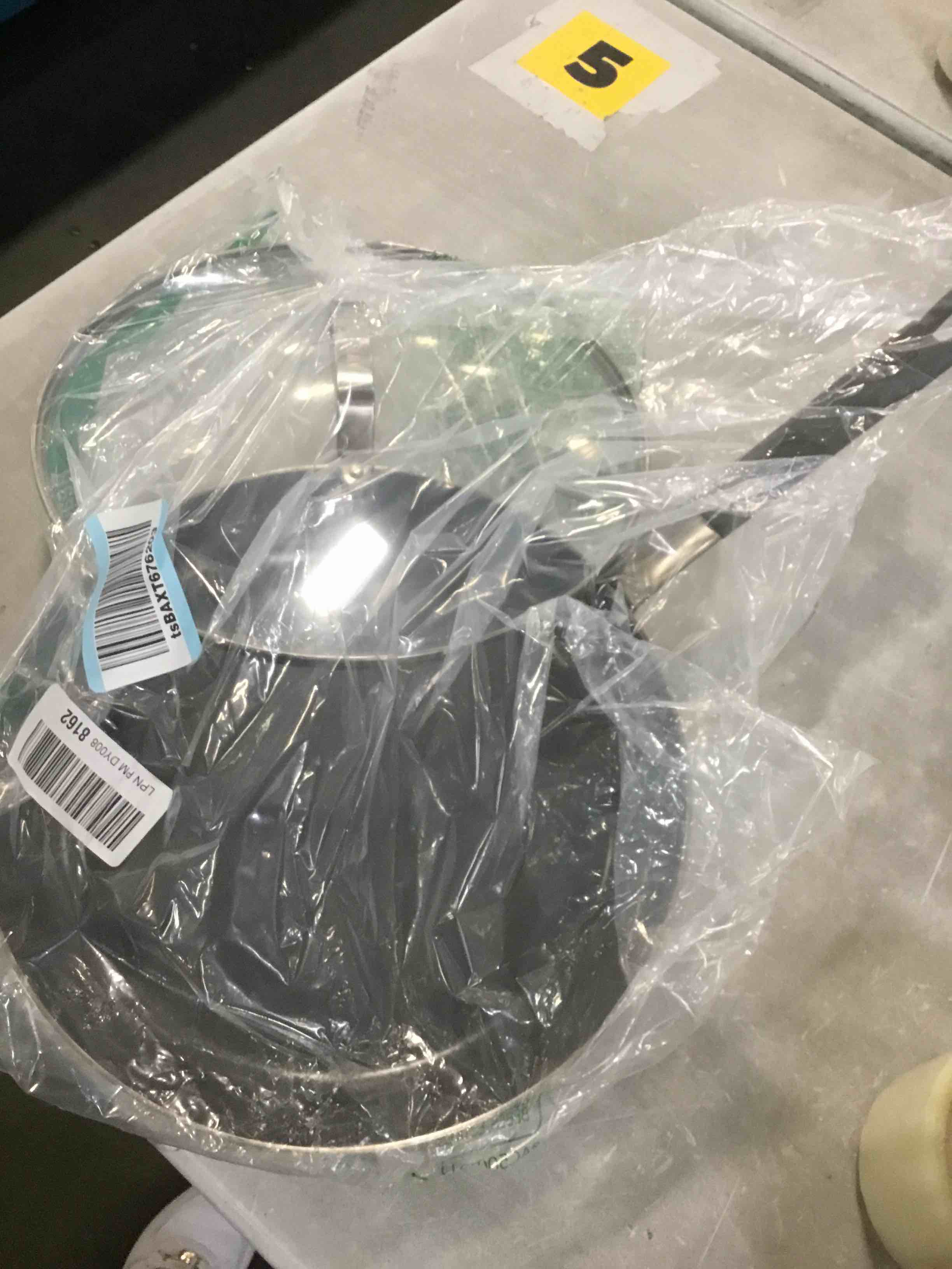 https://s3.amazonaws.com/lotting-images-prod/bidfta/PNK3568055_1749731373656.jpeg