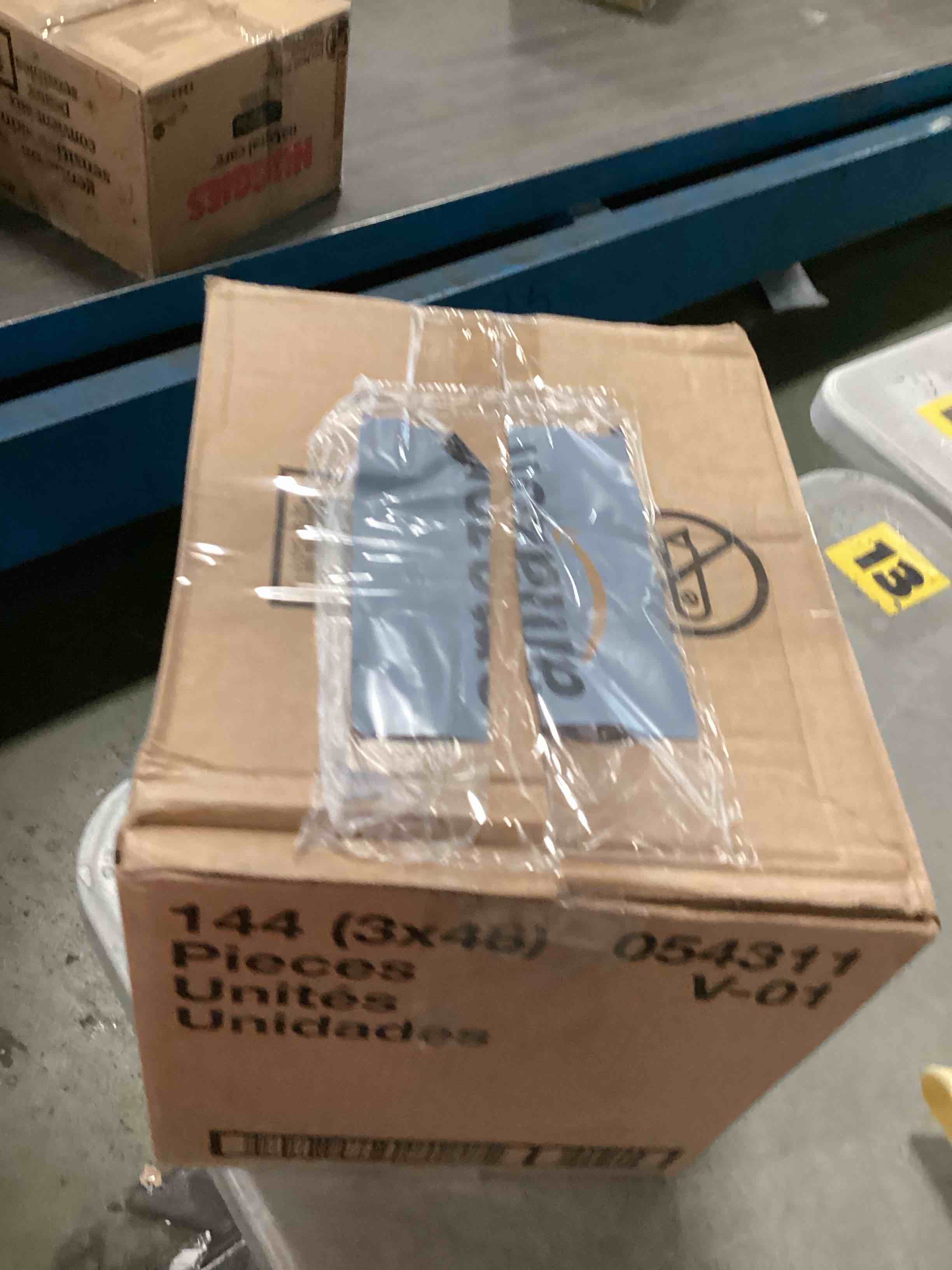 https://s3.amazonaws.com/lotting-images-prod/bidfta/PNK3568347_1749829777712.jpeg