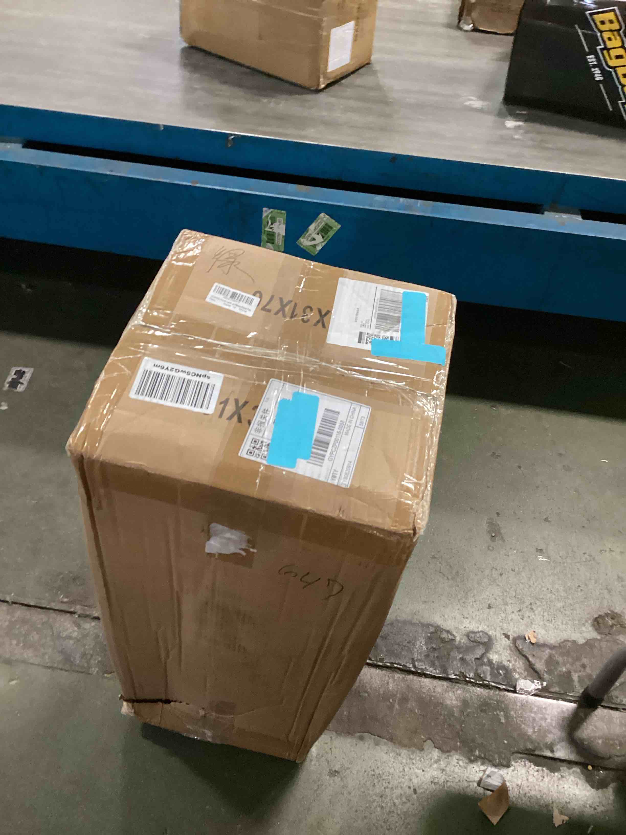 https://s3.amazonaws.com/lotting-images-prod/bidfta/PNK3568350_1749829993805.jpeg