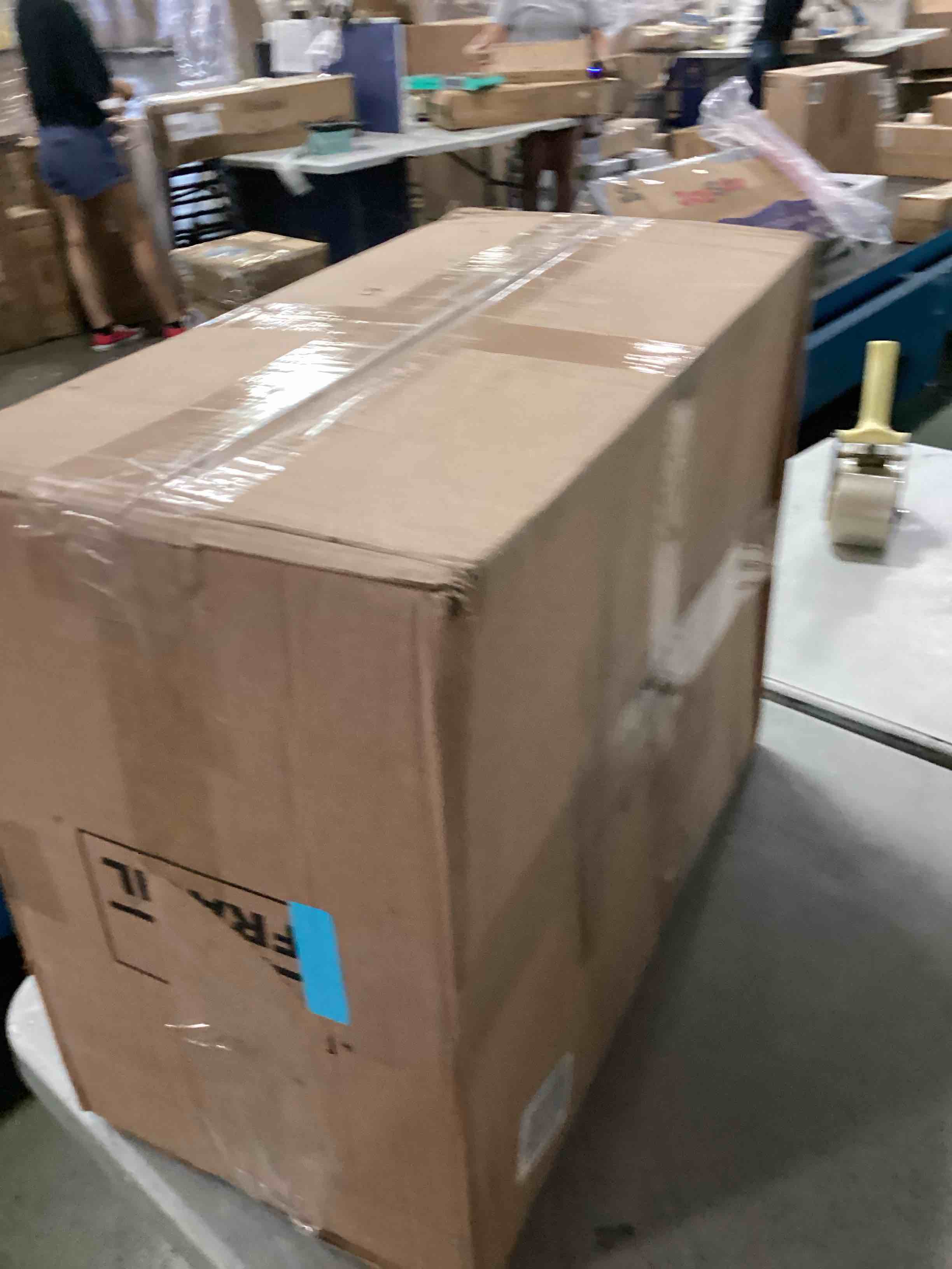 https://s3.amazonaws.com/lotting-images-prod/bidfta/PNK3568386_1749836755225.jpeg