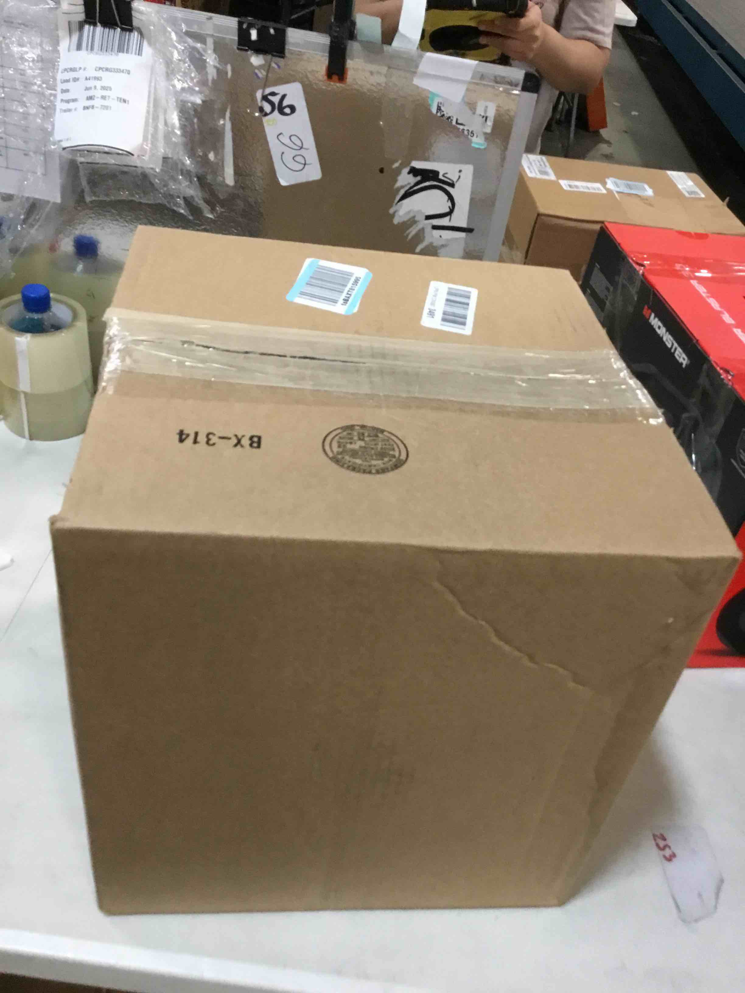 https://s3.amazonaws.com/lotting-images-prod/bidfta/PNK3568564_1749918604614.jpeg