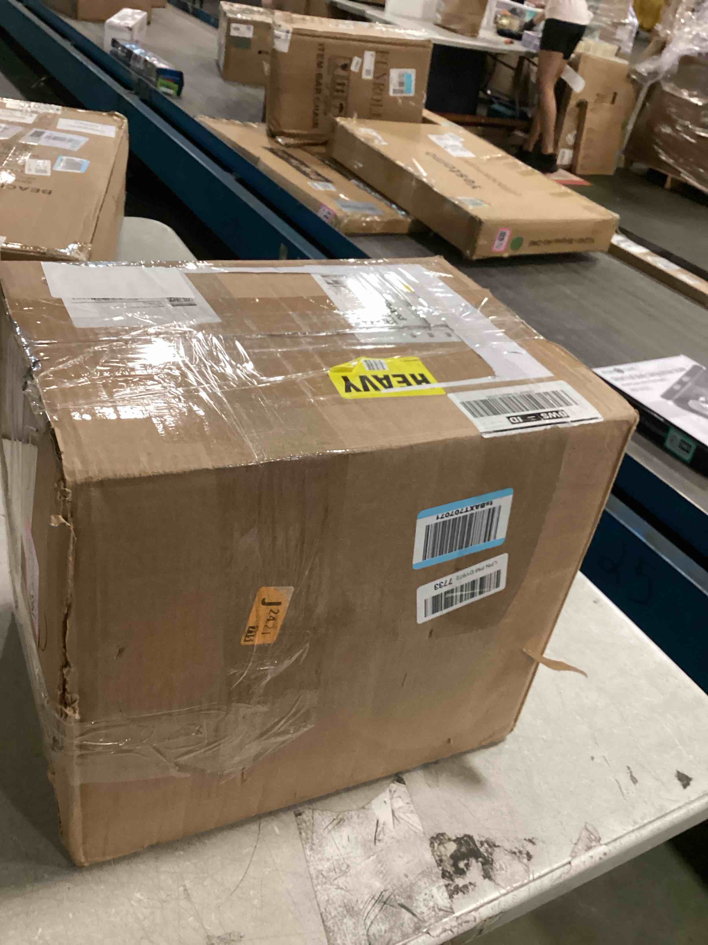 https://s3.amazonaws.com/lotting-images-prod/bidfta/PNK3568913_1750163227687.jpeg