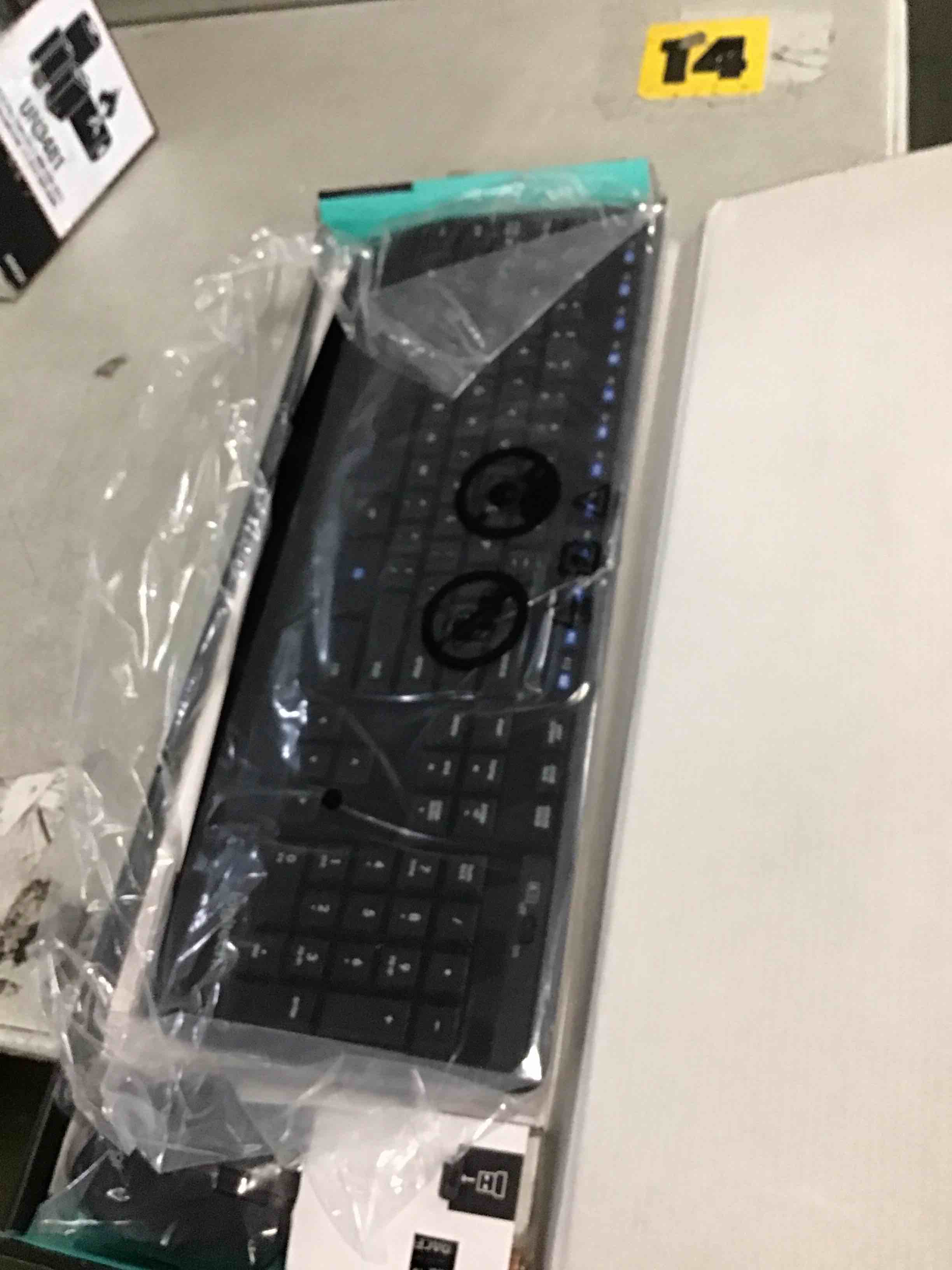 https://s3.amazonaws.com/lotting-images-prod/bidfta/PNK3569083_1750183712090.jpeg