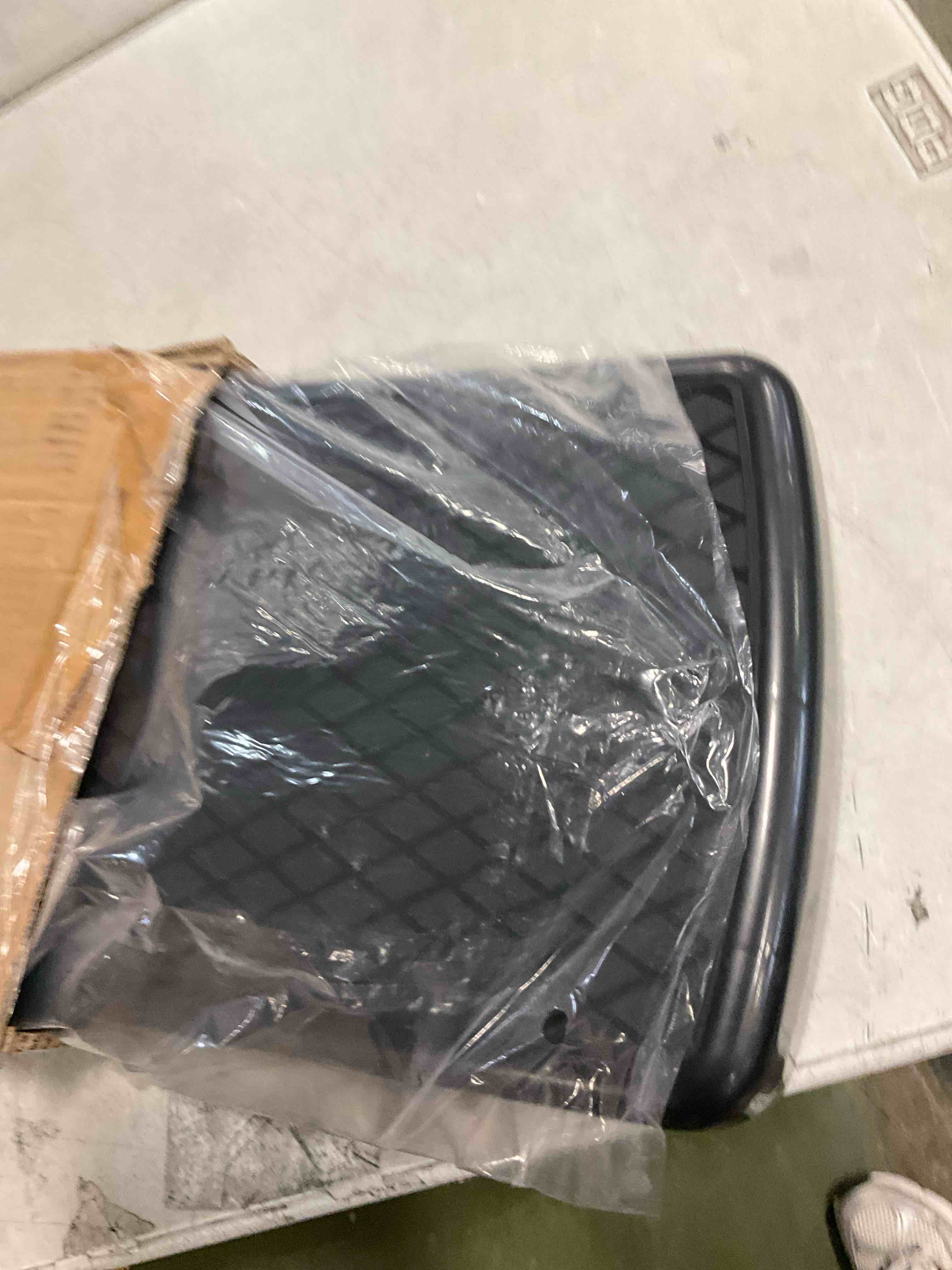 https://s3.amazonaws.com/lotting-images-prod/bidfta/PNK3569151_1750252932066.jpeg