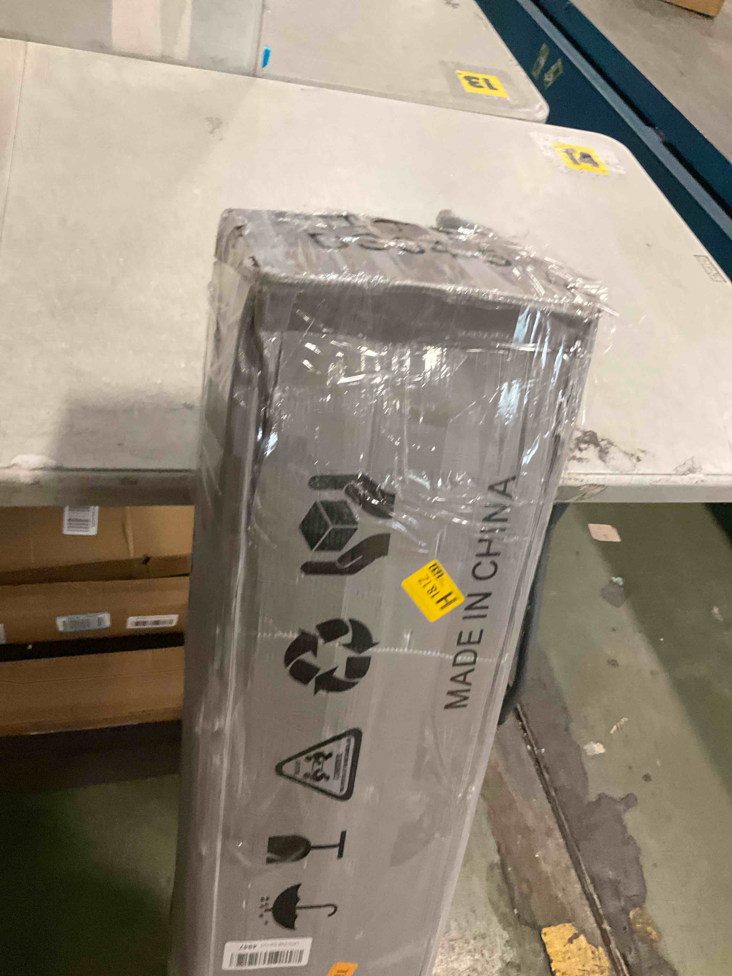 https://s3.amazonaws.com/lotting-images-prod/bidfta/PNK3569173_1750256710071.jpeg