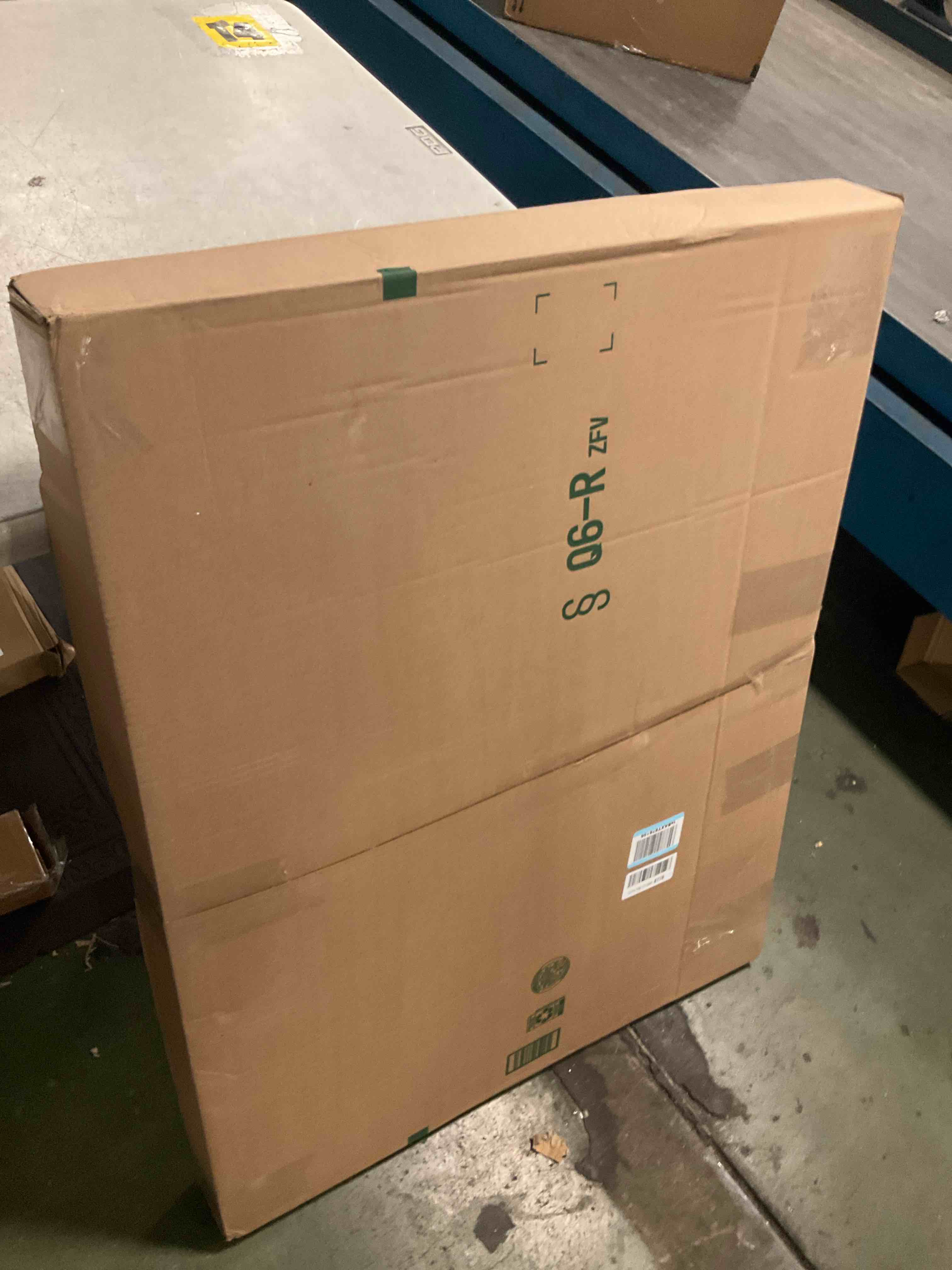 https://s3.amazonaws.com/lotting-images-prod/bidfta/PNK3569181_1750257549205.jpeg
