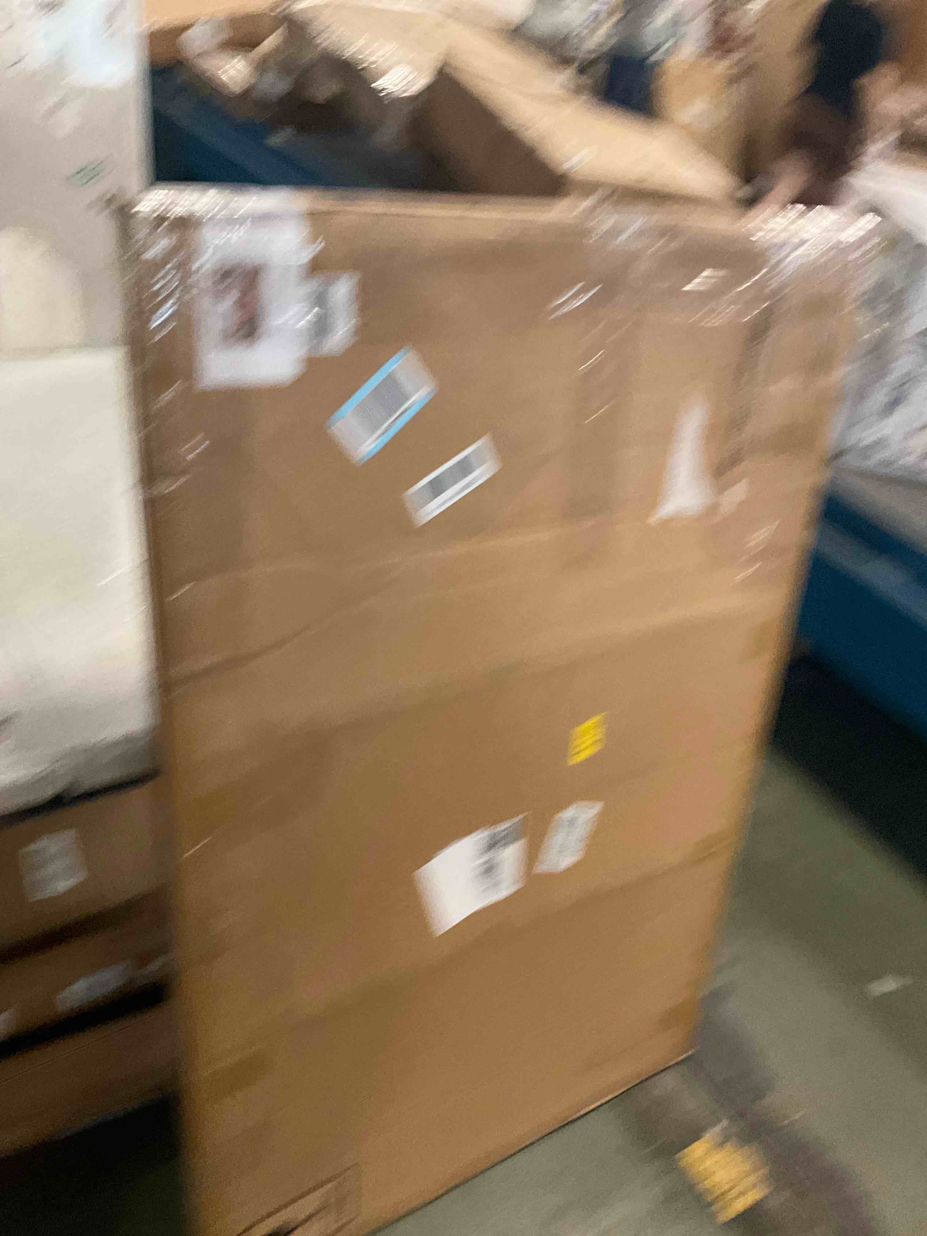 https://s3.amazonaws.com/lotting-images-prod/bidfta/PNK3569187_1750258236666.jpeg