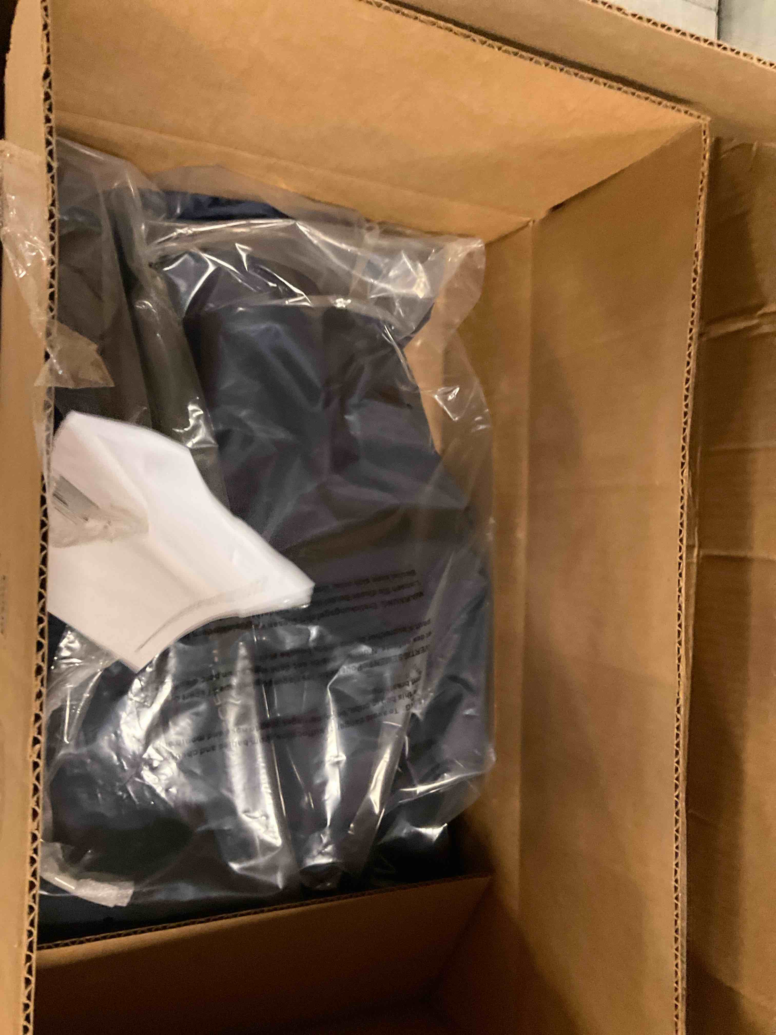 https://s3.amazonaws.com/lotting-images-prod/bidfta/PNK3569249_1750264562814.jpeg
