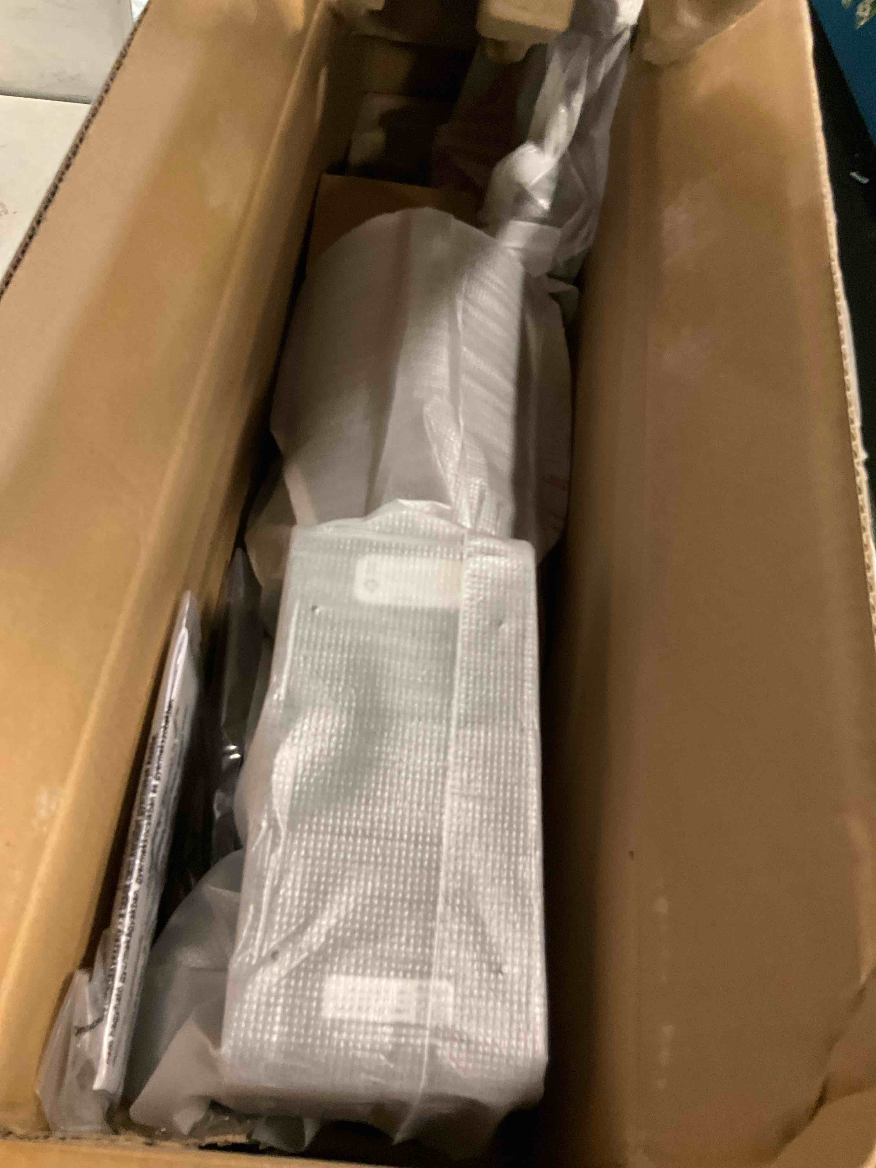 https://s3.amazonaws.com/lotting-images-prod/bidfta/PNK3569287_1750272152300.jpeg