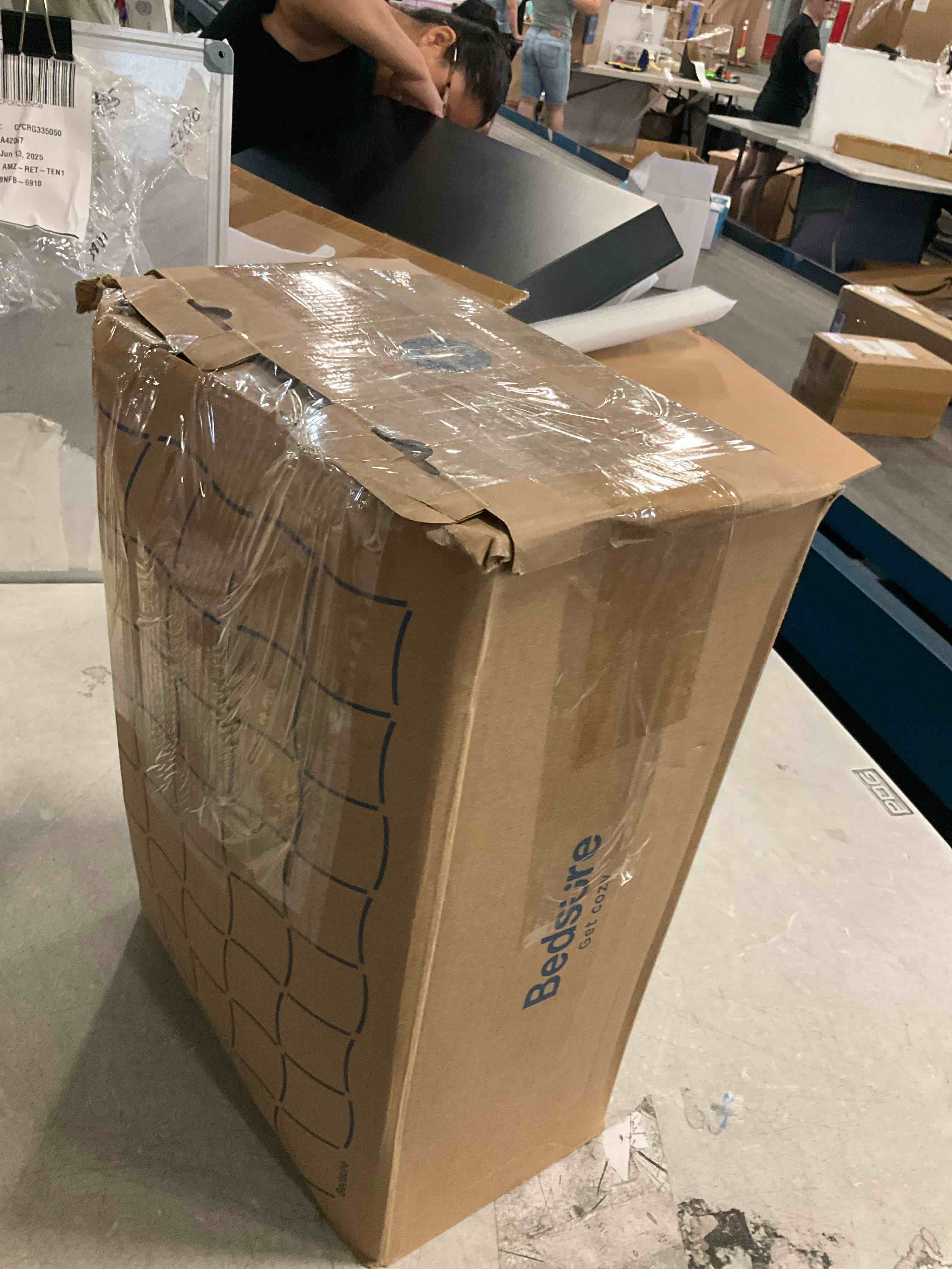 https://s3.amazonaws.com/lotting-images-prod/bidfta/PNK3569321_1750337162737.jpeg