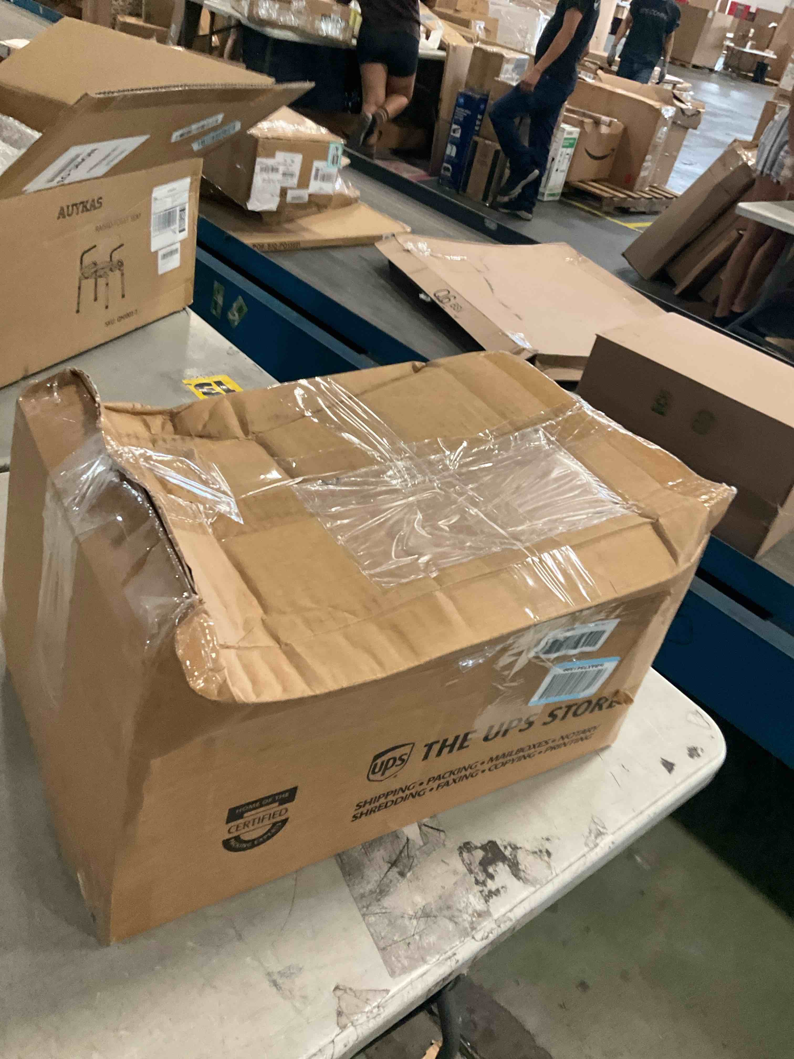 https://s3.amazonaws.com/lotting-images-prod/bidfta/PNK3569419_1750350150928.jpeg