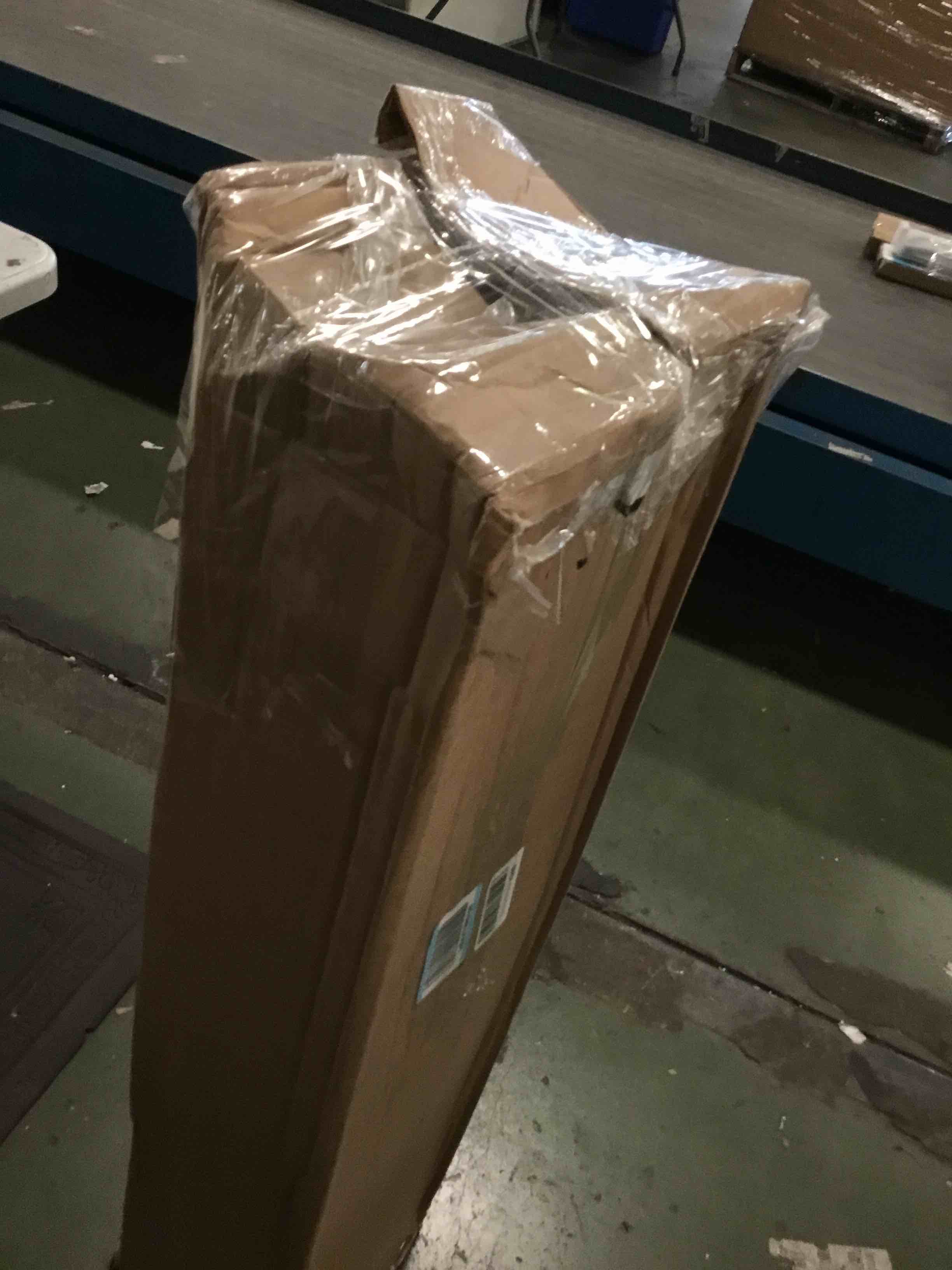 https://s3.amazonaws.com/lotting-images-prod/bidfta/PNK3569702_1750504241849.jpeg