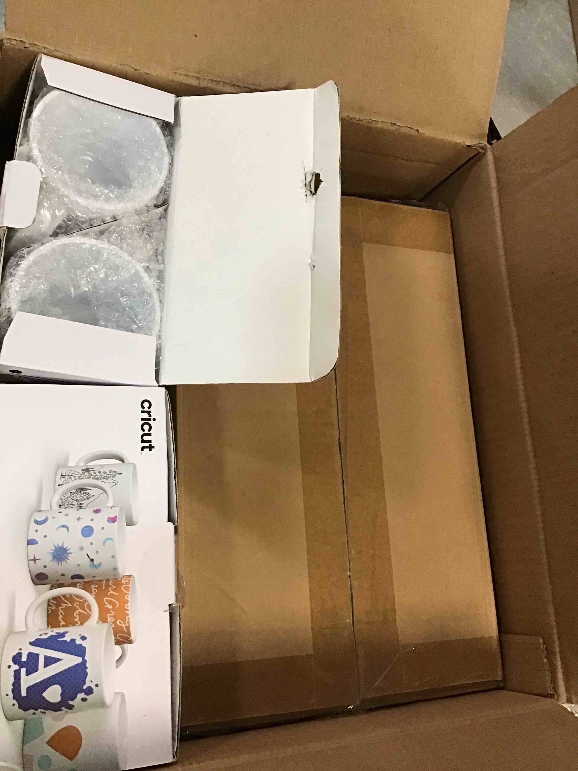 https://s3.amazonaws.com/lotting-images-prod/bidfta/PNK3570505_1750940123143.jpeg