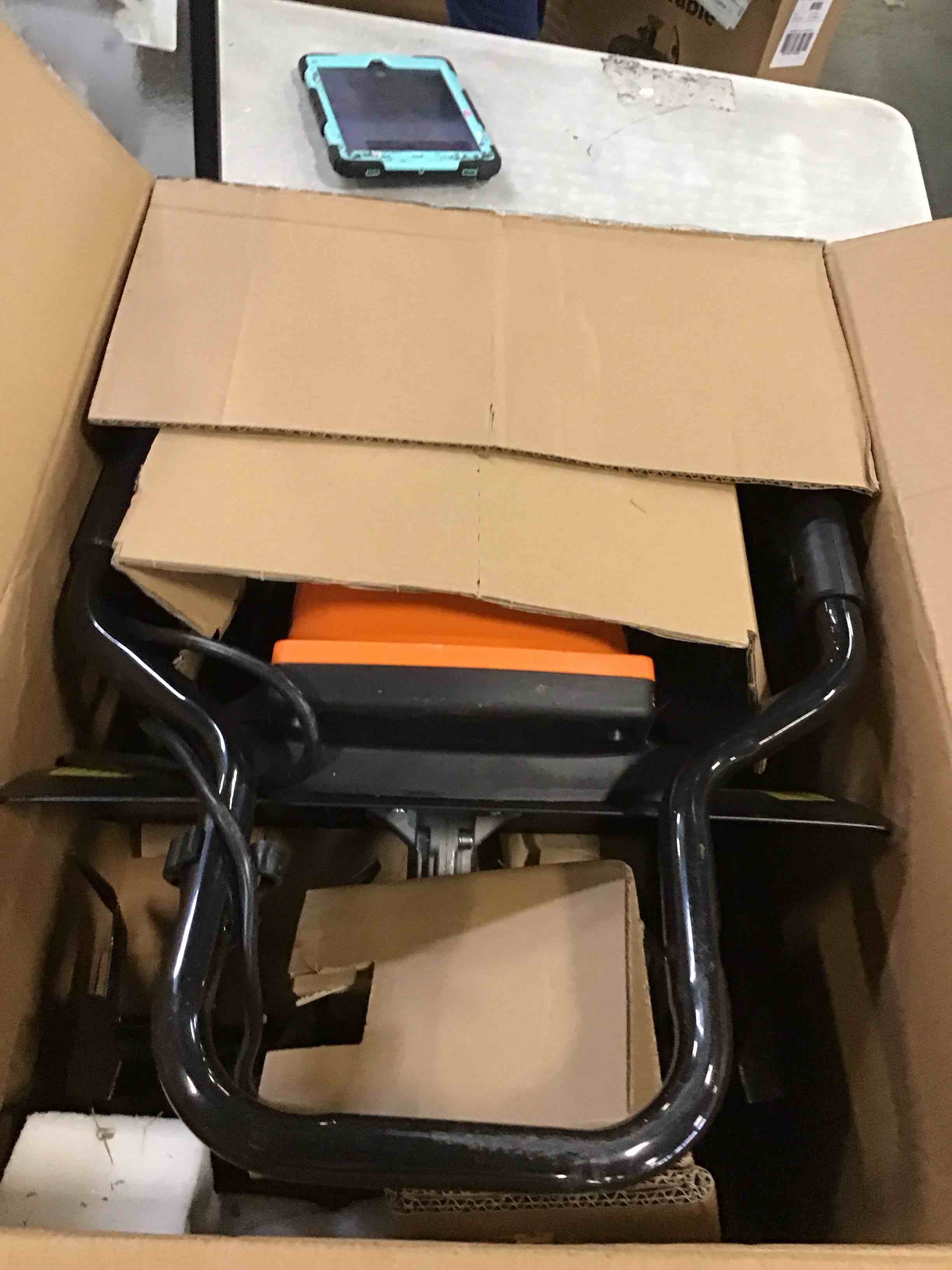https://s3.amazonaws.com/lotting-images-prod/bidfta/PNK3570547_1750943958561.jpeg