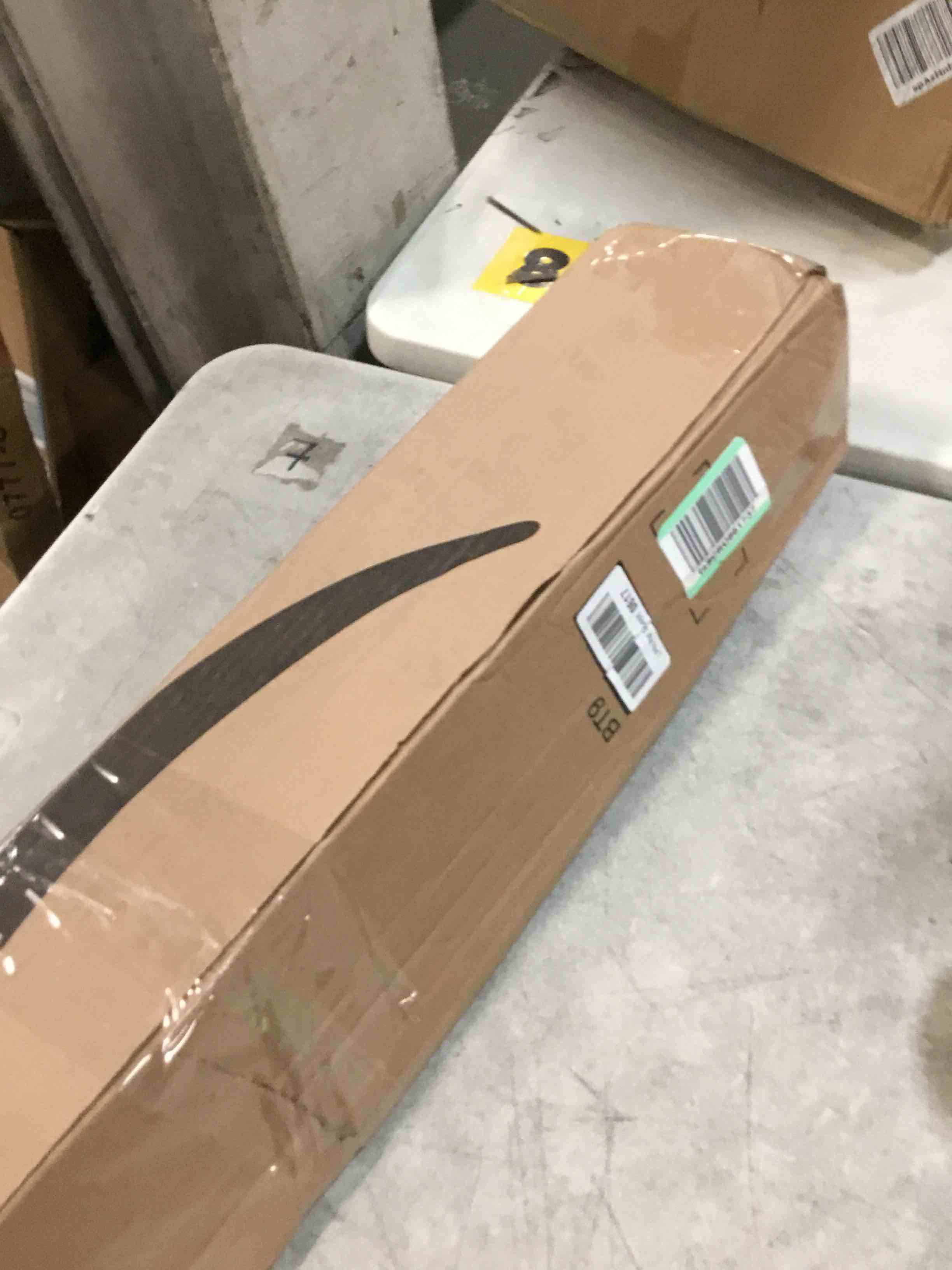 https://s3.amazonaws.com/lotting-images-prod/bidfta/PNK3570761_1751027415417.jpeg