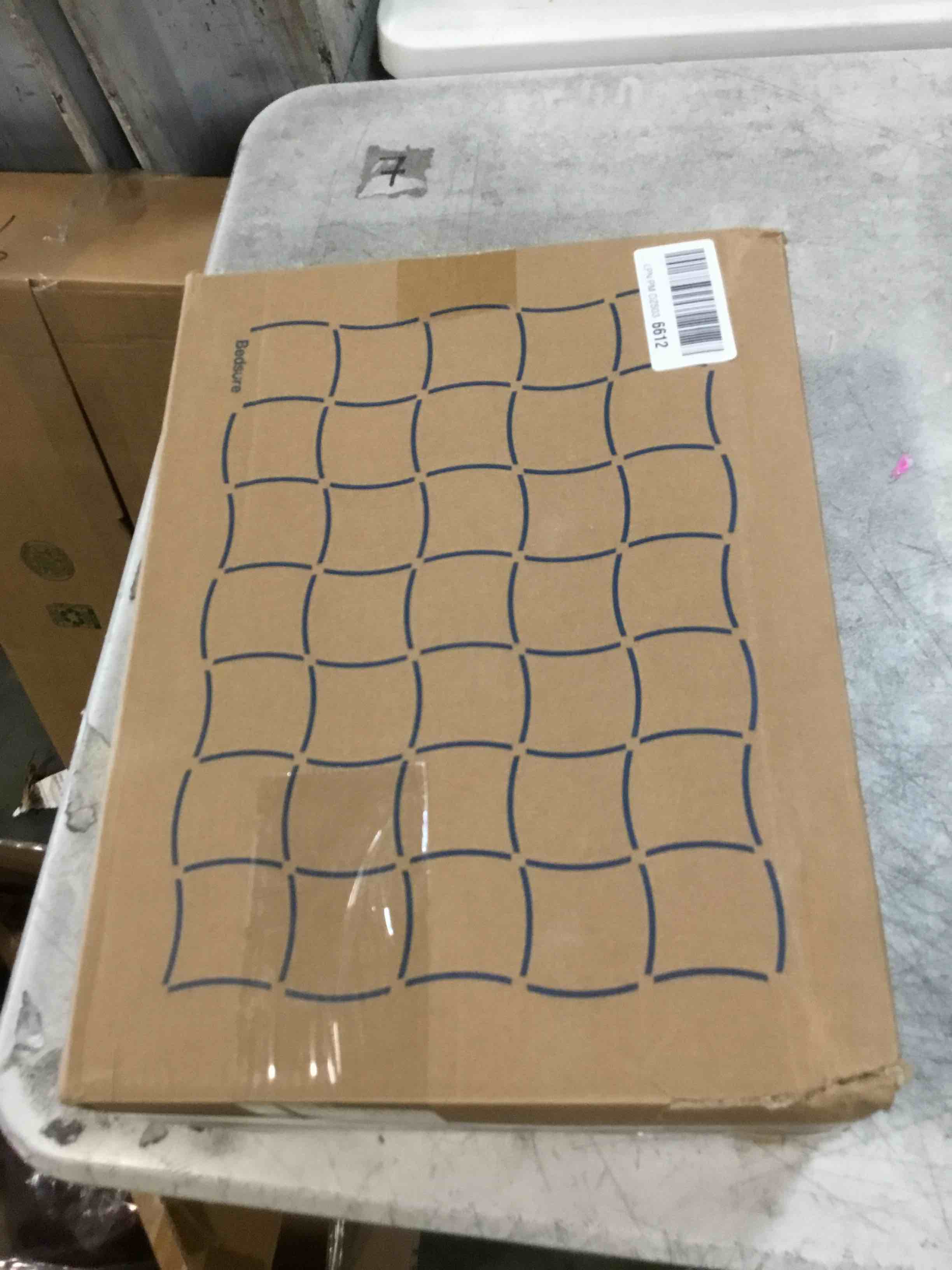 https://s3.amazonaws.com/lotting-images-prod/bidfta/PNK3570991_1751054193288.jpeg