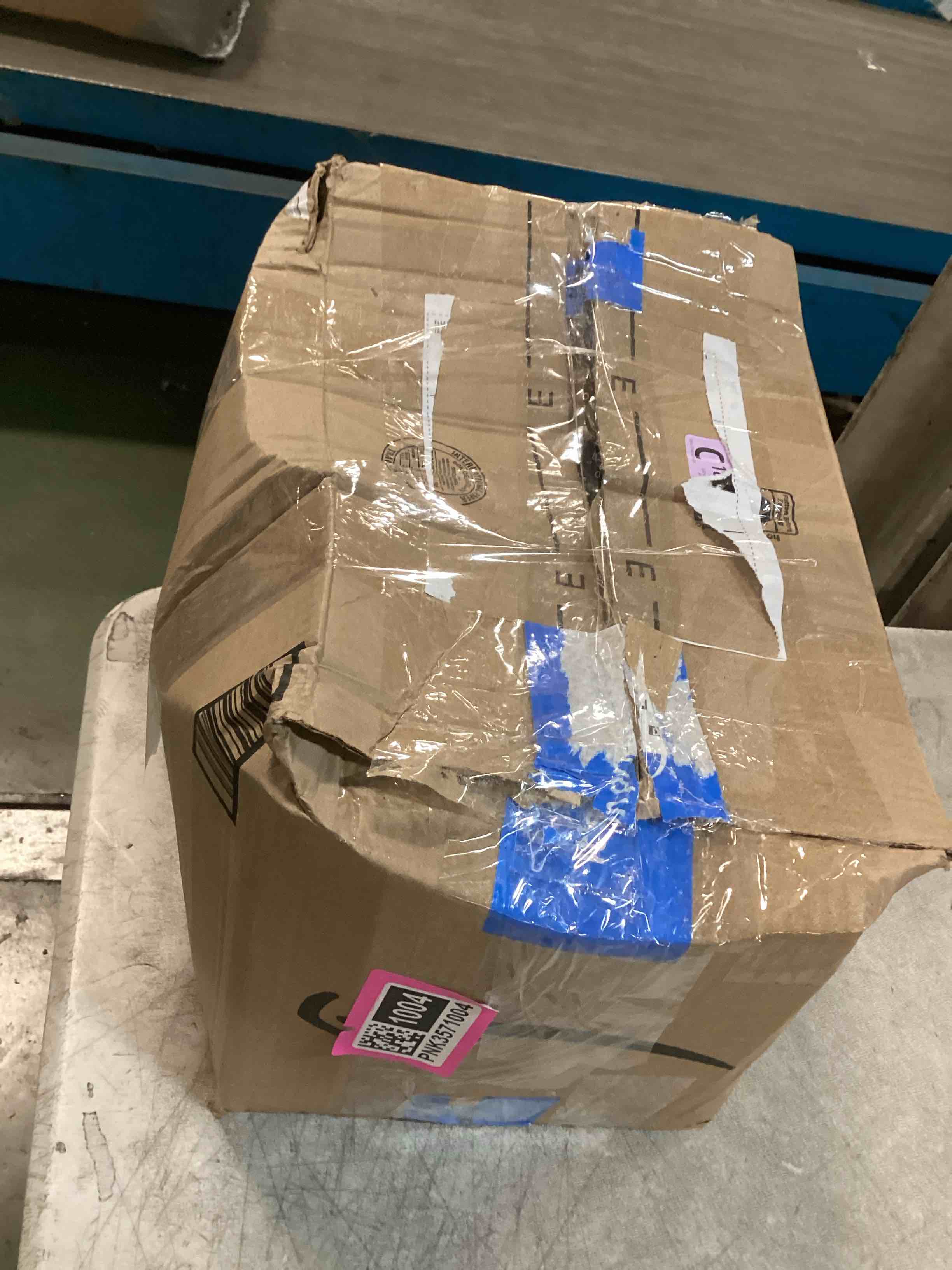https://s3.amazonaws.com/lotting-images-prod/bidfta/PNK3571004_1749899311656.jpeg