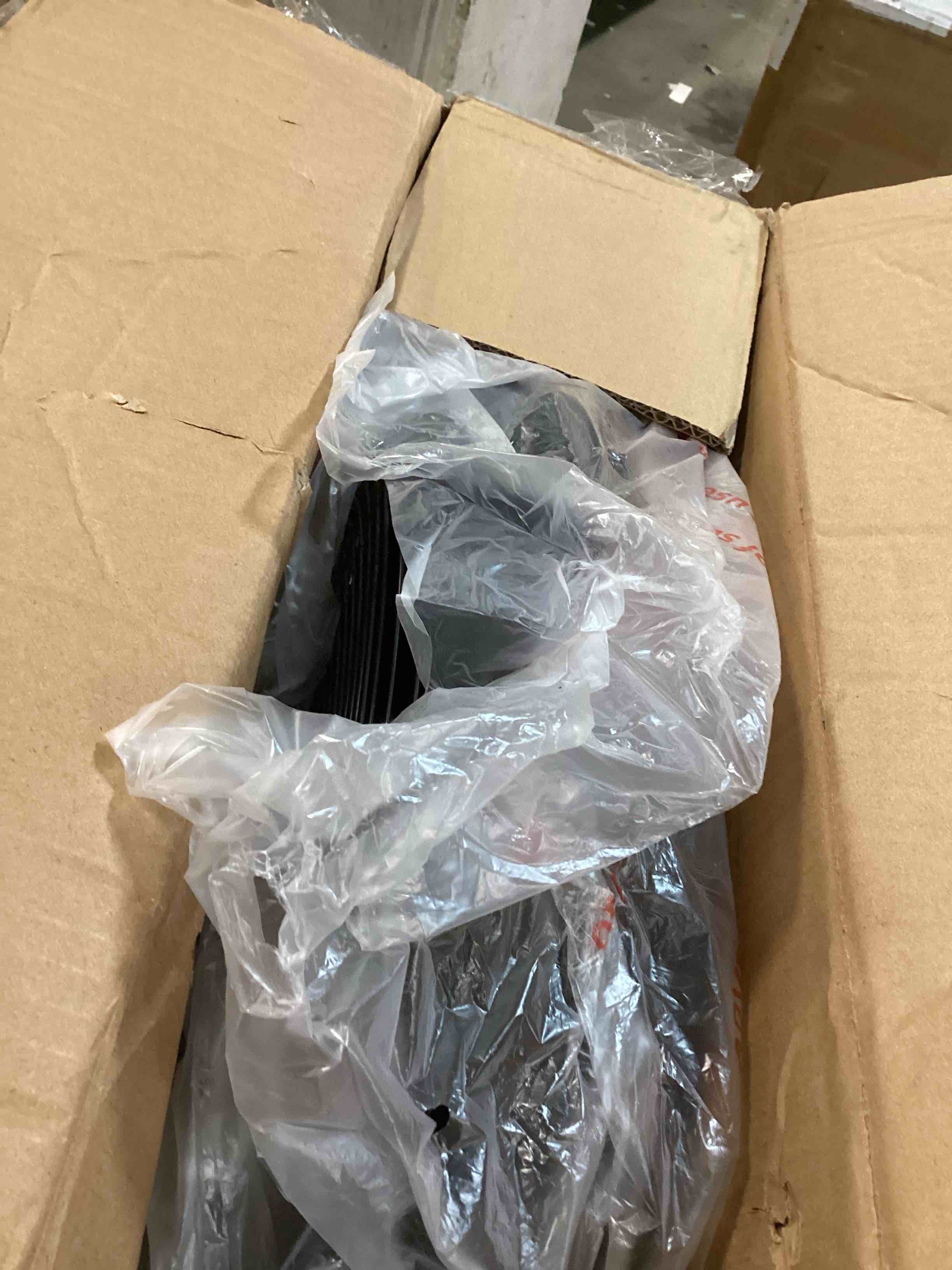 https://s3.amazonaws.com/lotting-images-prod/bidfta/PNK3571063_1749905248792.jpeg
