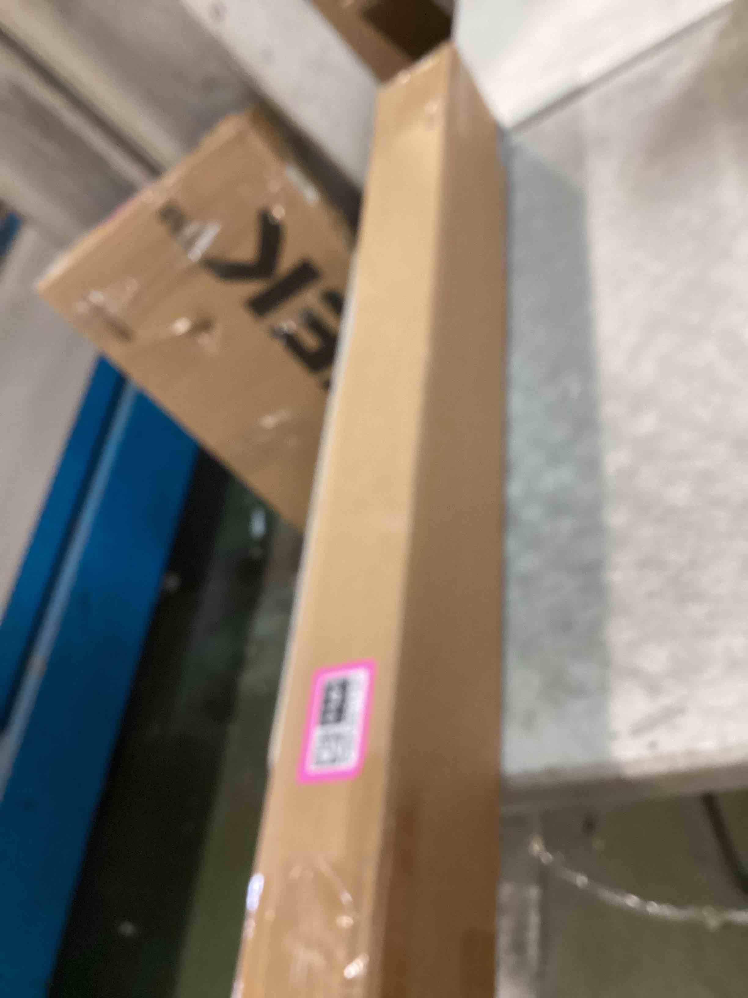 https://s3.amazonaws.com/lotting-images-prod/bidfta/PNK3571141_1749912062824.jpeg