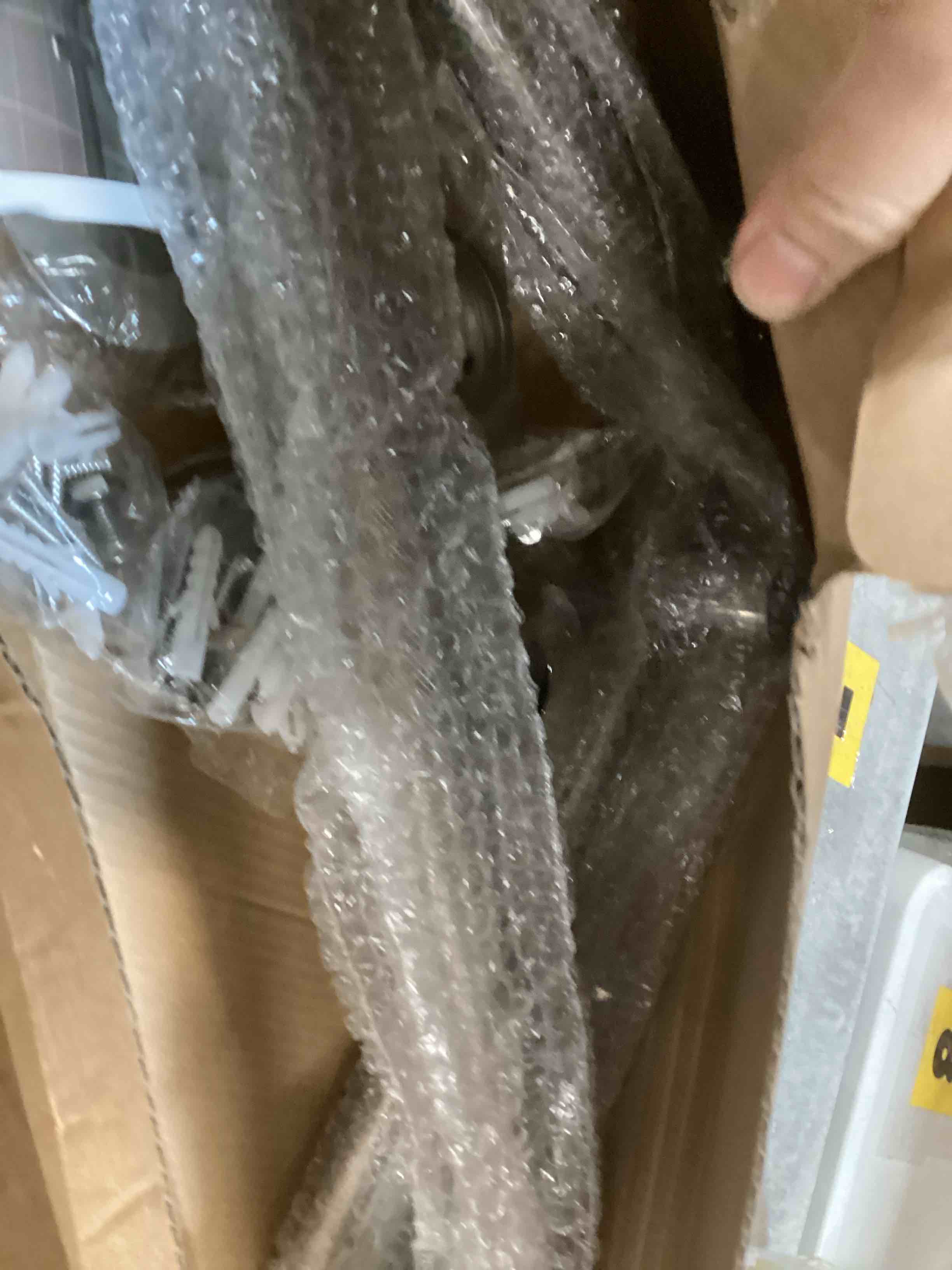 https://s3.amazonaws.com/lotting-images-prod/bidfta/PNK3571184_1749917602433.jpeg