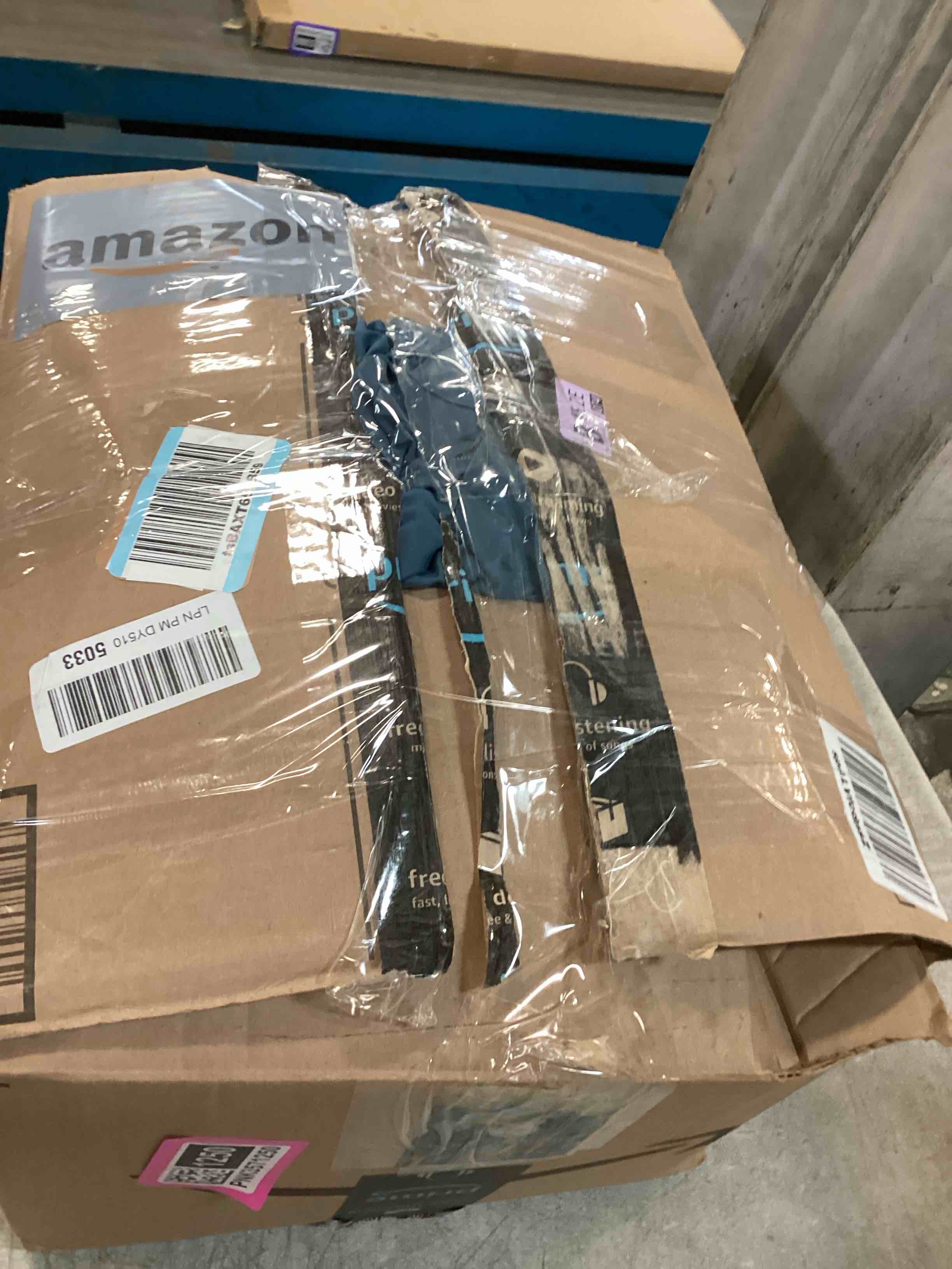 https://s3.amazonaws.com/lotting-images-prod/bidfta/PNK3571250_1749928408965.jpeg