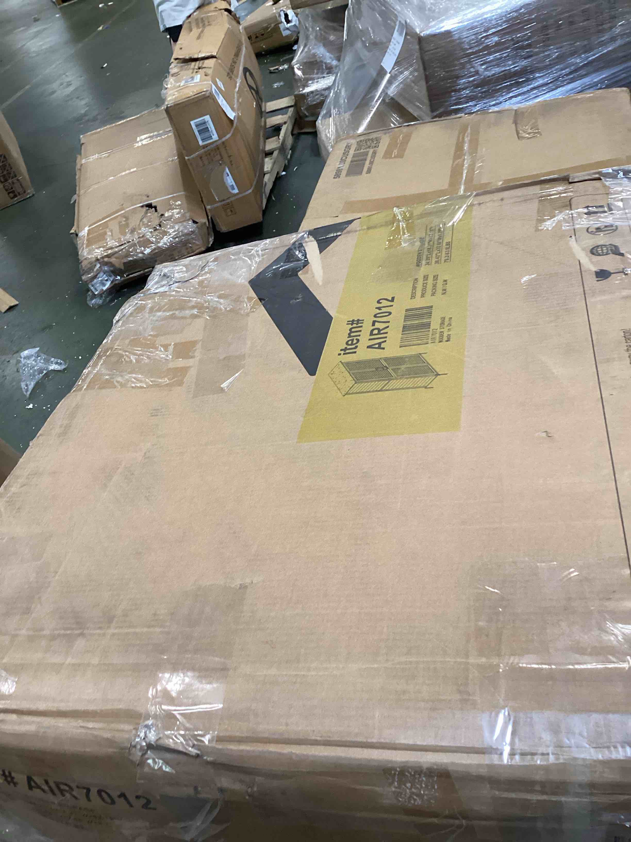 https://s3.amazonaws.com/lotting-images-prod/bidfta/PNK3571328_1750102999713.jpeg
