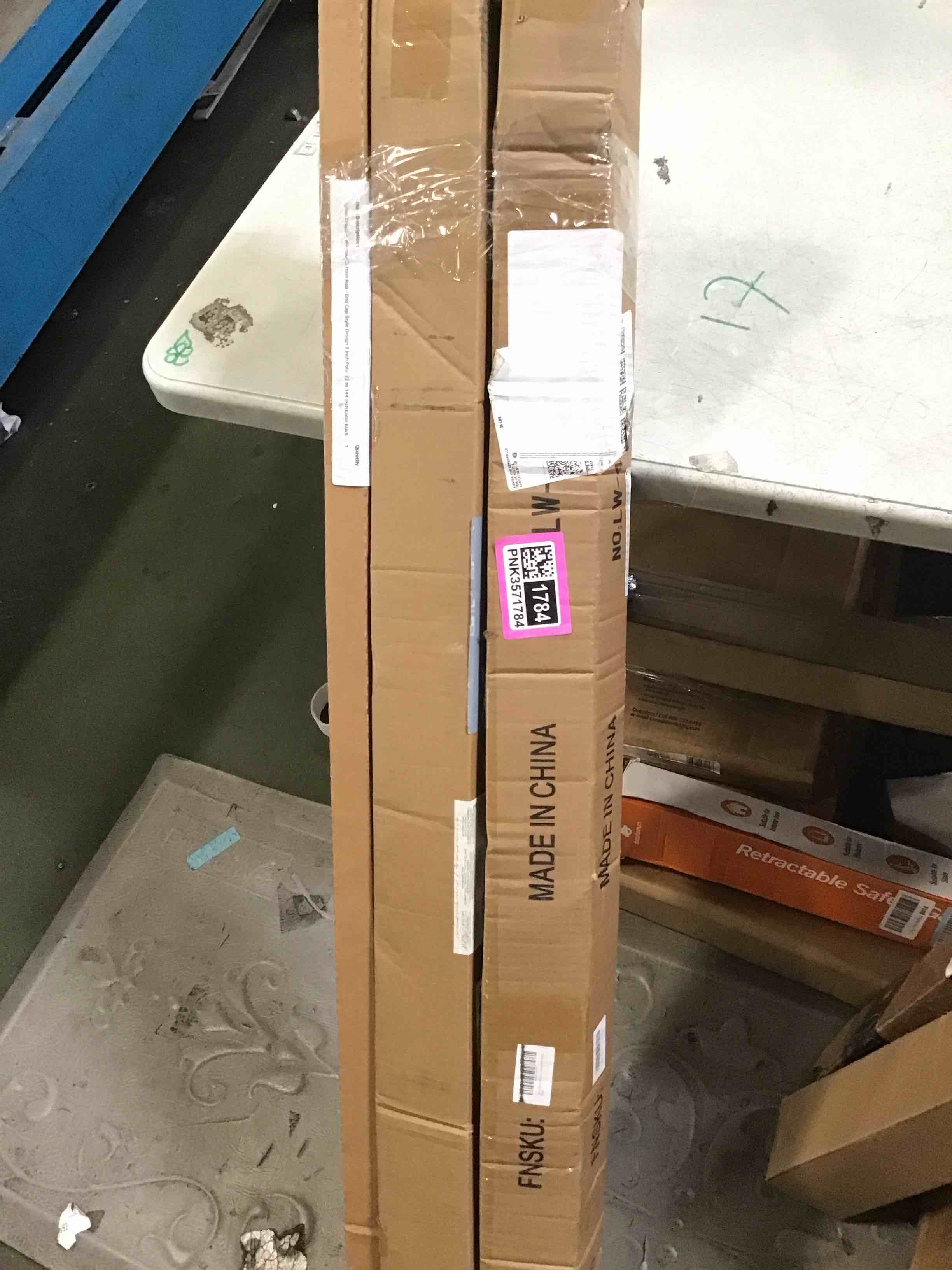 https://s3.amazonaws.com/lotting-images-prod/bidfta/PNK3571784_1750430948838.jpeg