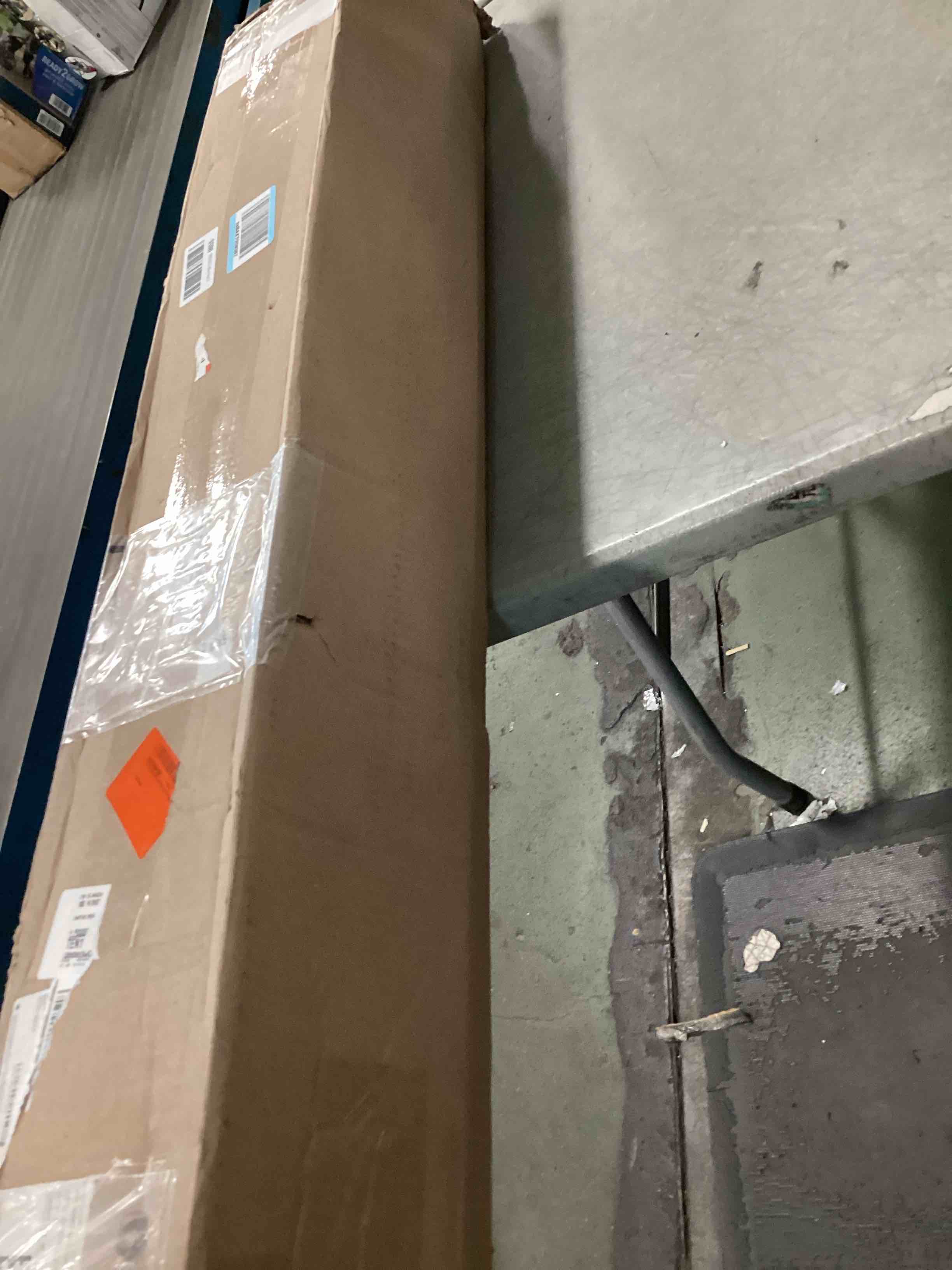 https://s3.amazonaws.com/lotting-images-prod/bidfta/PNK3571938_1750504620757.jpeg
