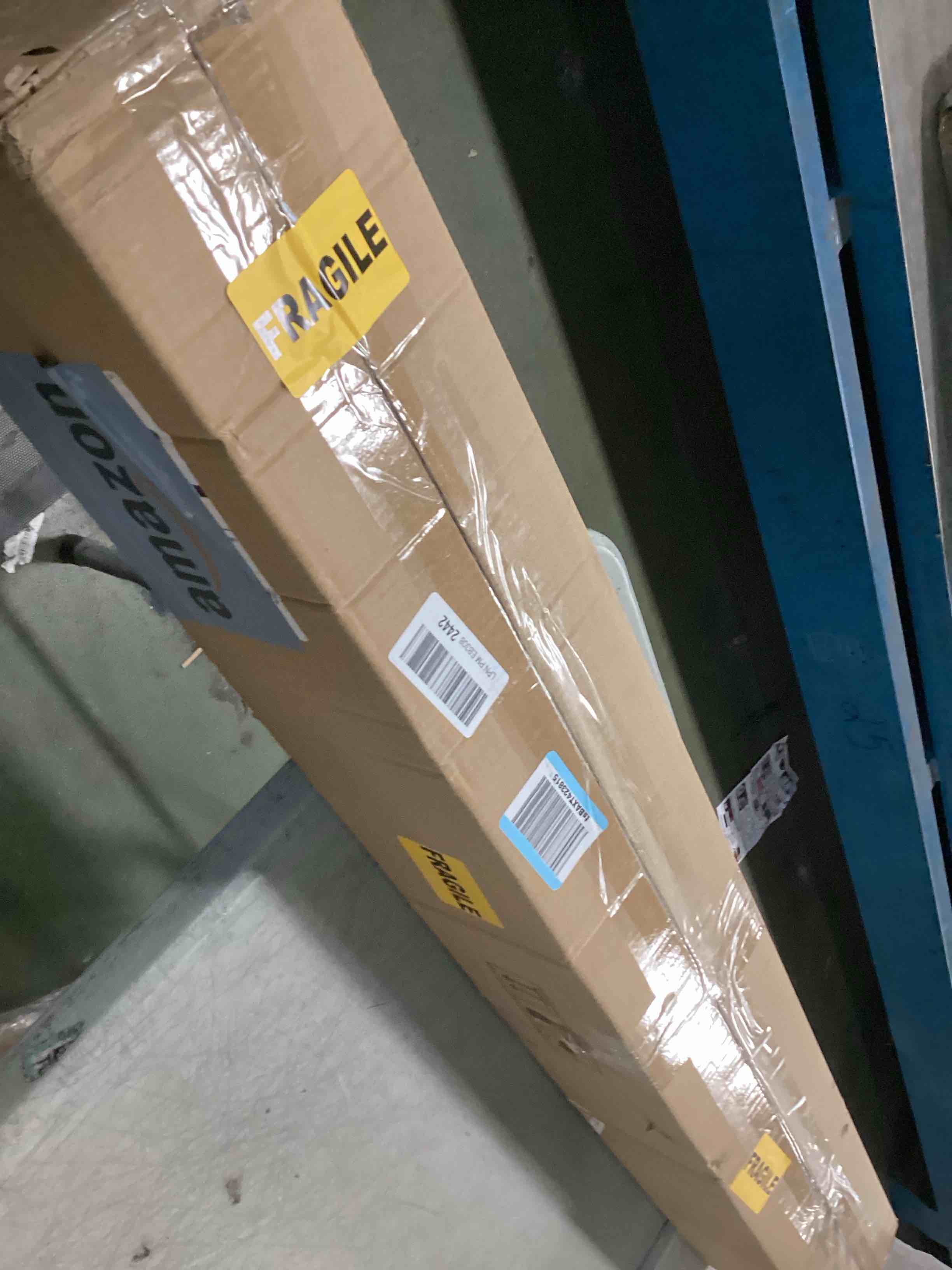 https://s3.amazonaws.com/lotting-images-prod/bidfta/PNK3571950_1750505956393.jpeg