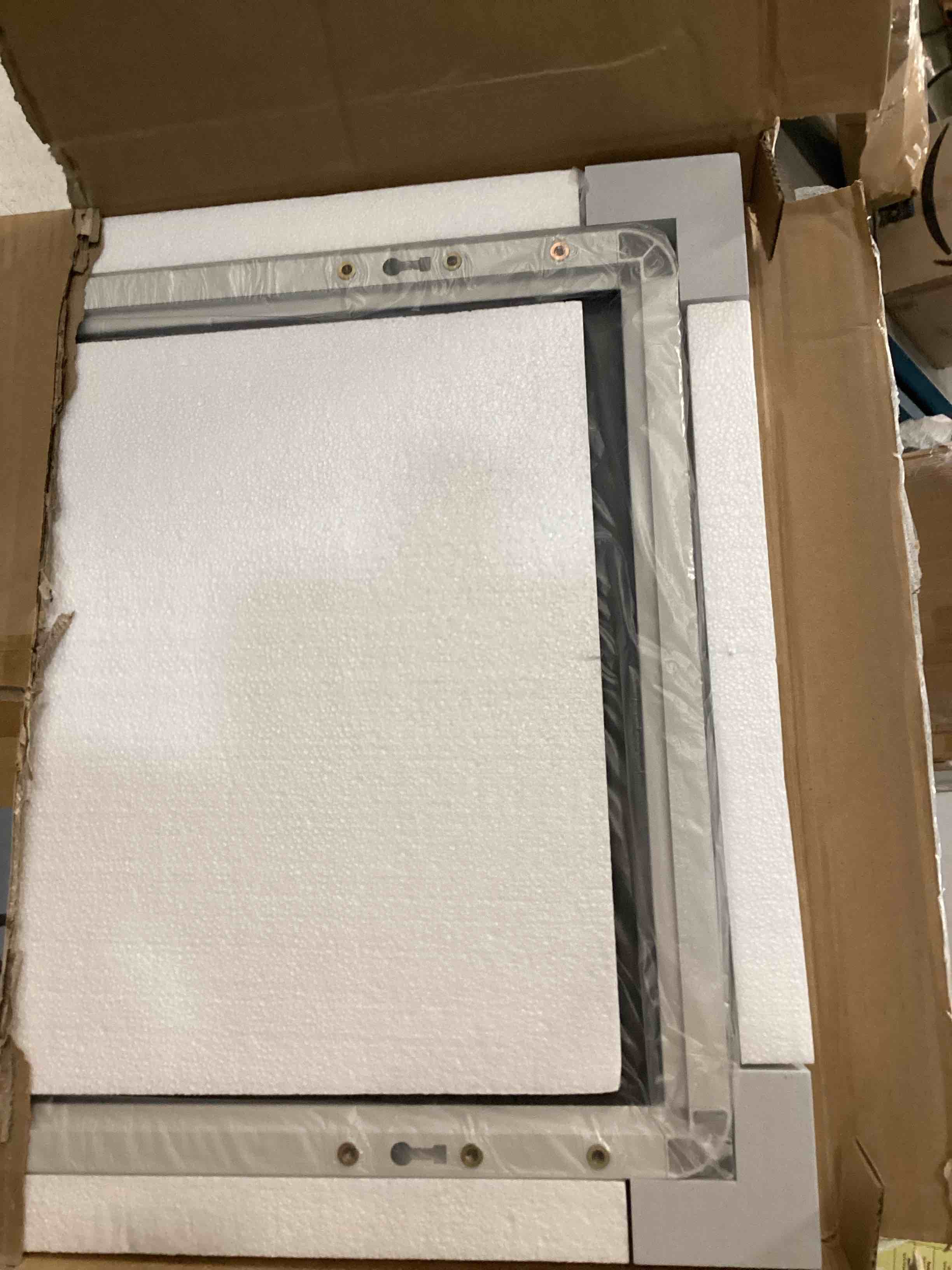 https://s3.amazonaws.com/lotting-images-prod/bidfta/PNK3571952_1750506693600.jpeg