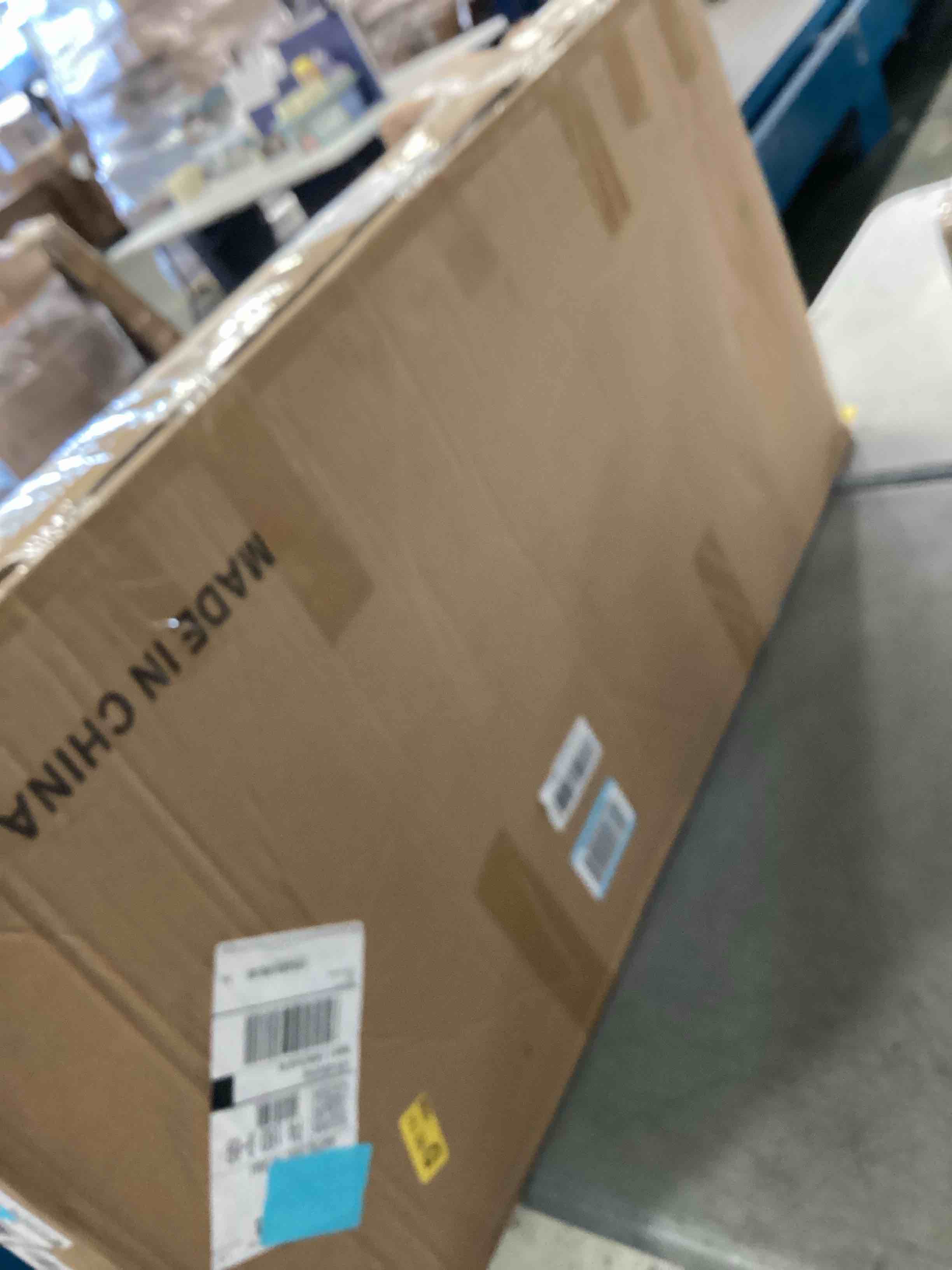 https://s3.amazonaws.com/lotting-images-prod/bidfta/PNK3571969_1750508147808.jpeg