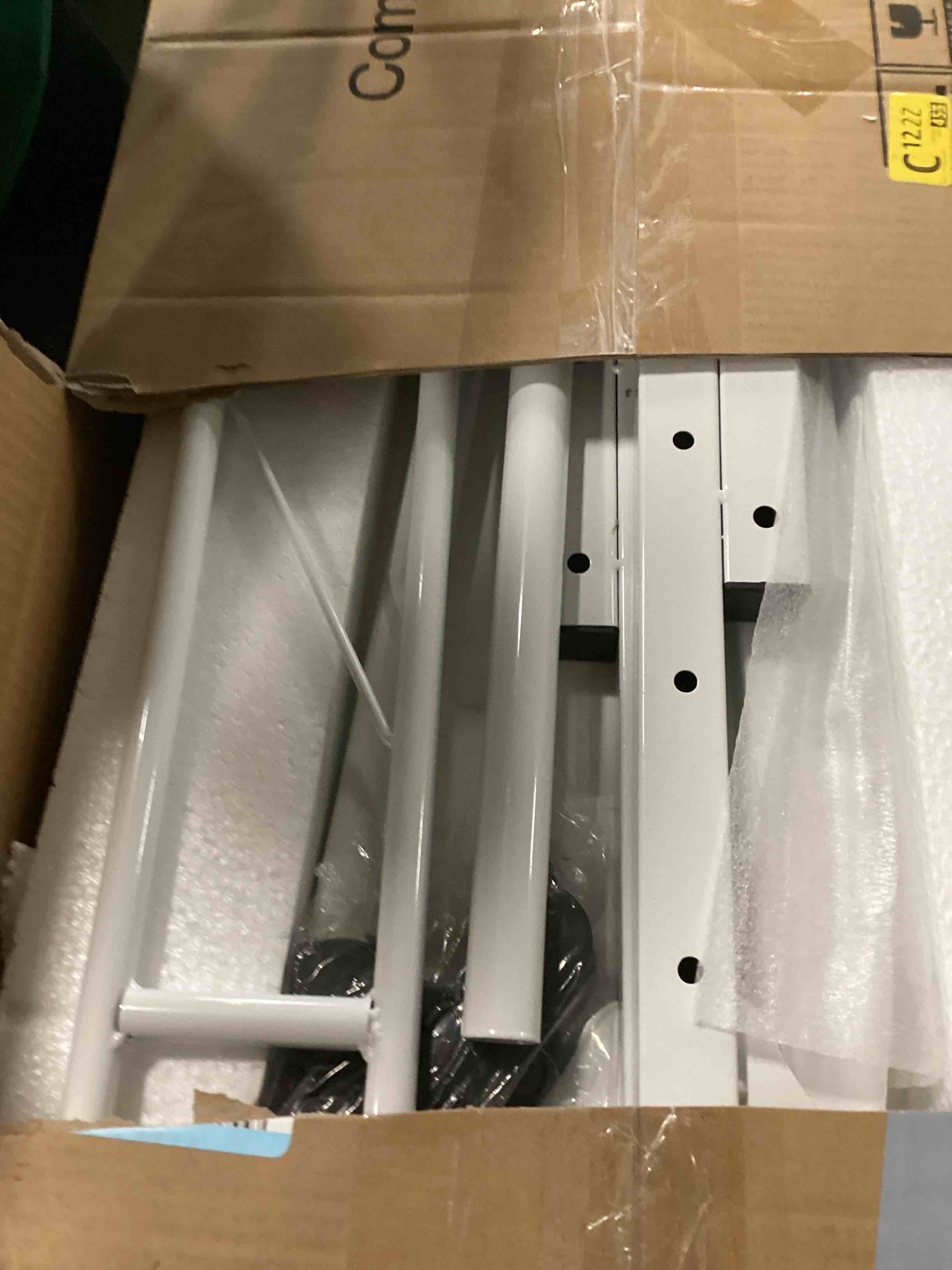 https://s3.amazonaws.com/lotting-images-prod/bidfta/PNK3571983_1750509627249.jpeg