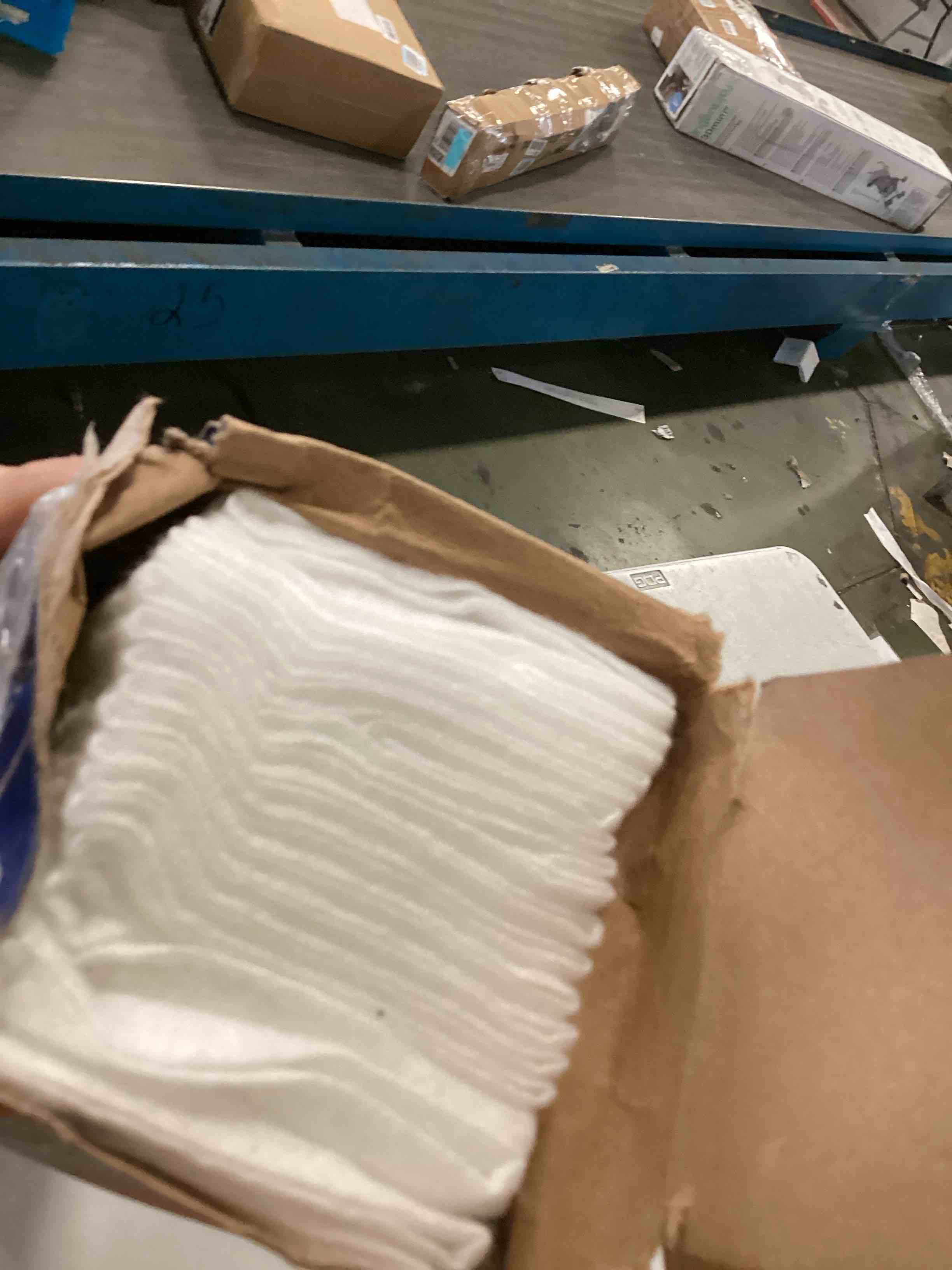 https://s3.amazonaws.com/lotting-images-prod/bidfta/PNK3572074_1750522492116.jpeg