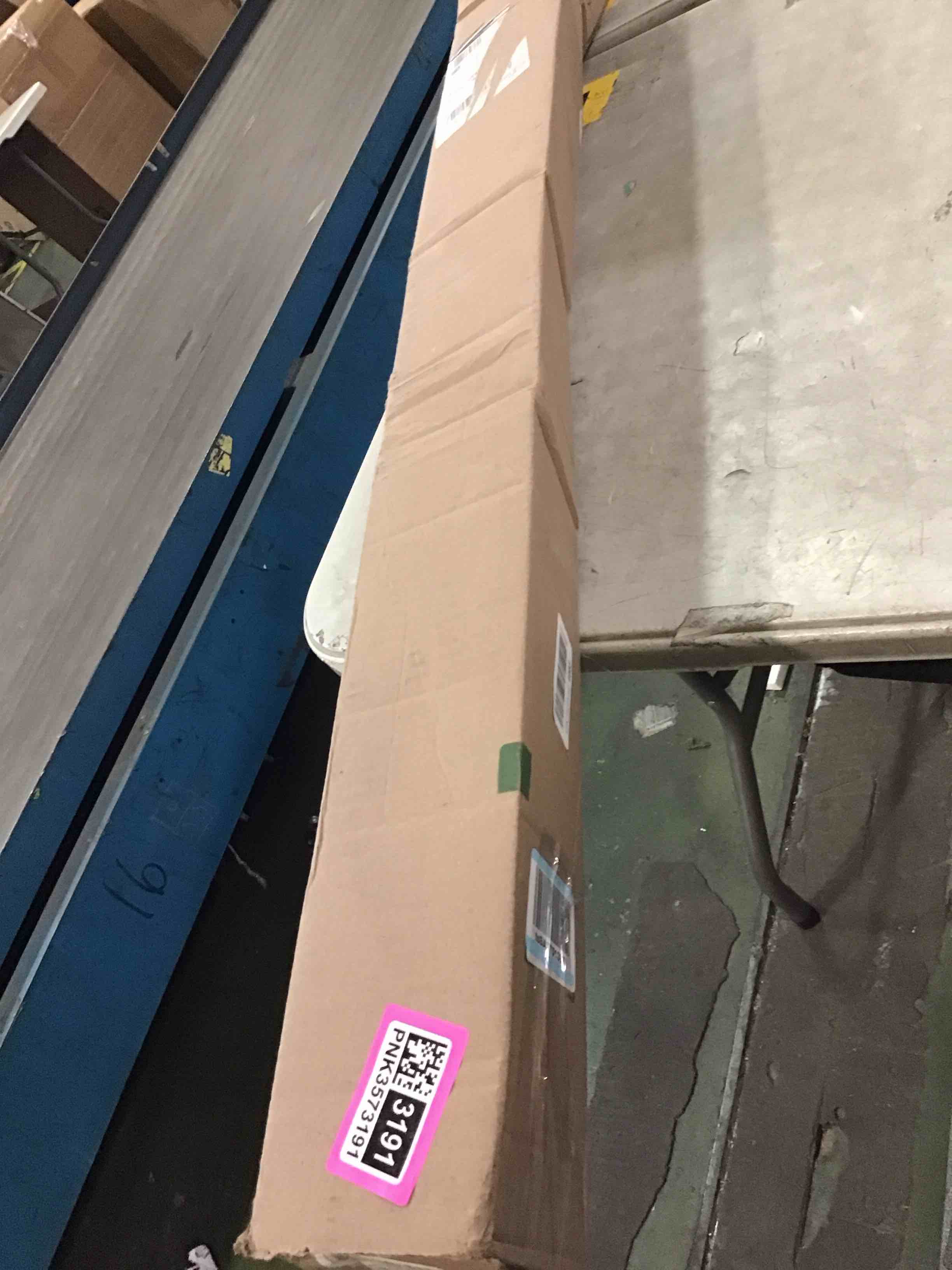 https://s3.amazonaws.com/lotting-images-prod/bidfta/PNK3573191_1751029503018.jpeg