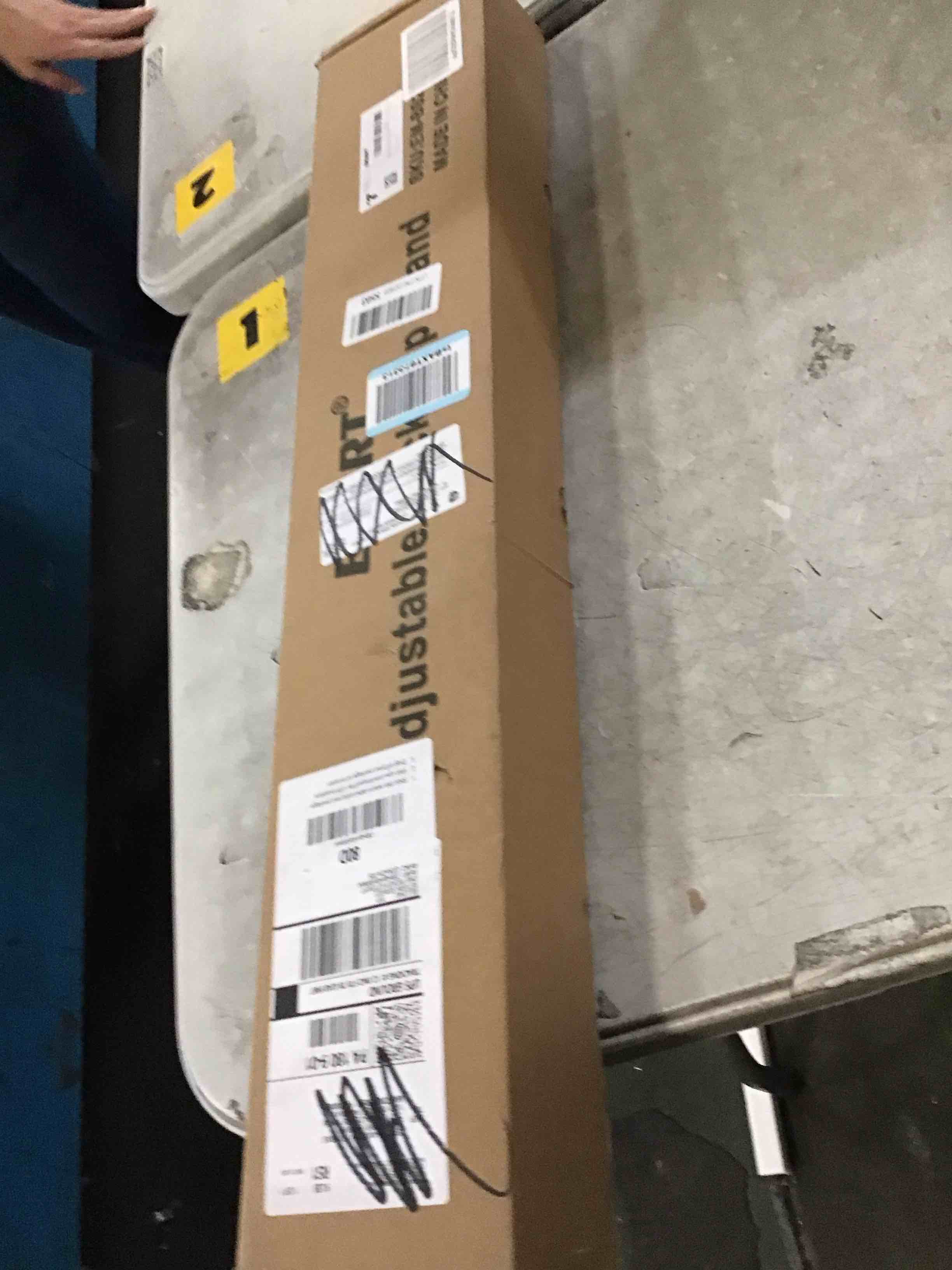 https://s3.amazonaws.com/lotting-images-prod/bidfta/PNK3573220_1751033971402.jpeg