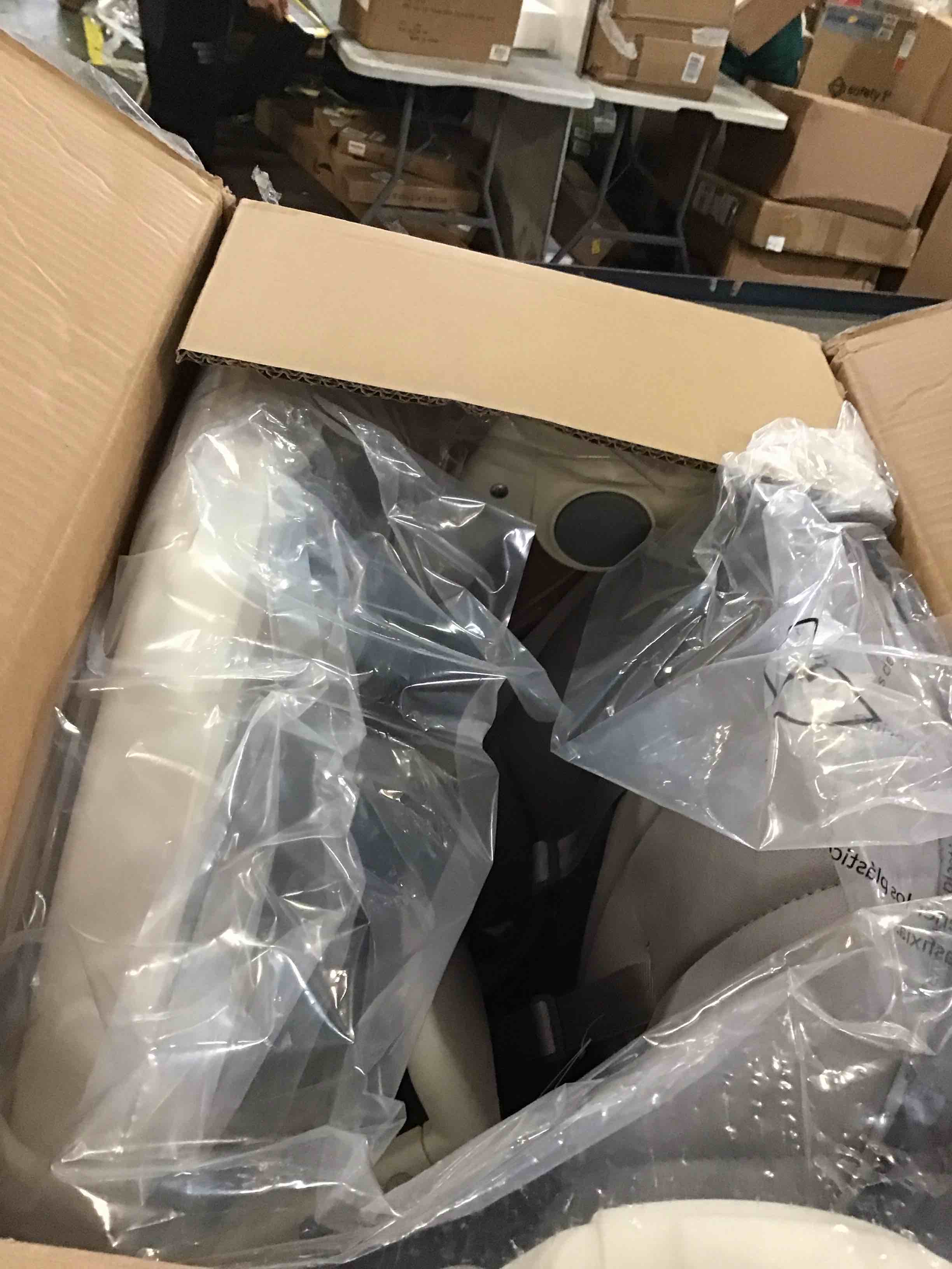 https://s3.amazonaws.com/lotting-images-prod/bidfta/PNK3573279_1751040181731.jpeg