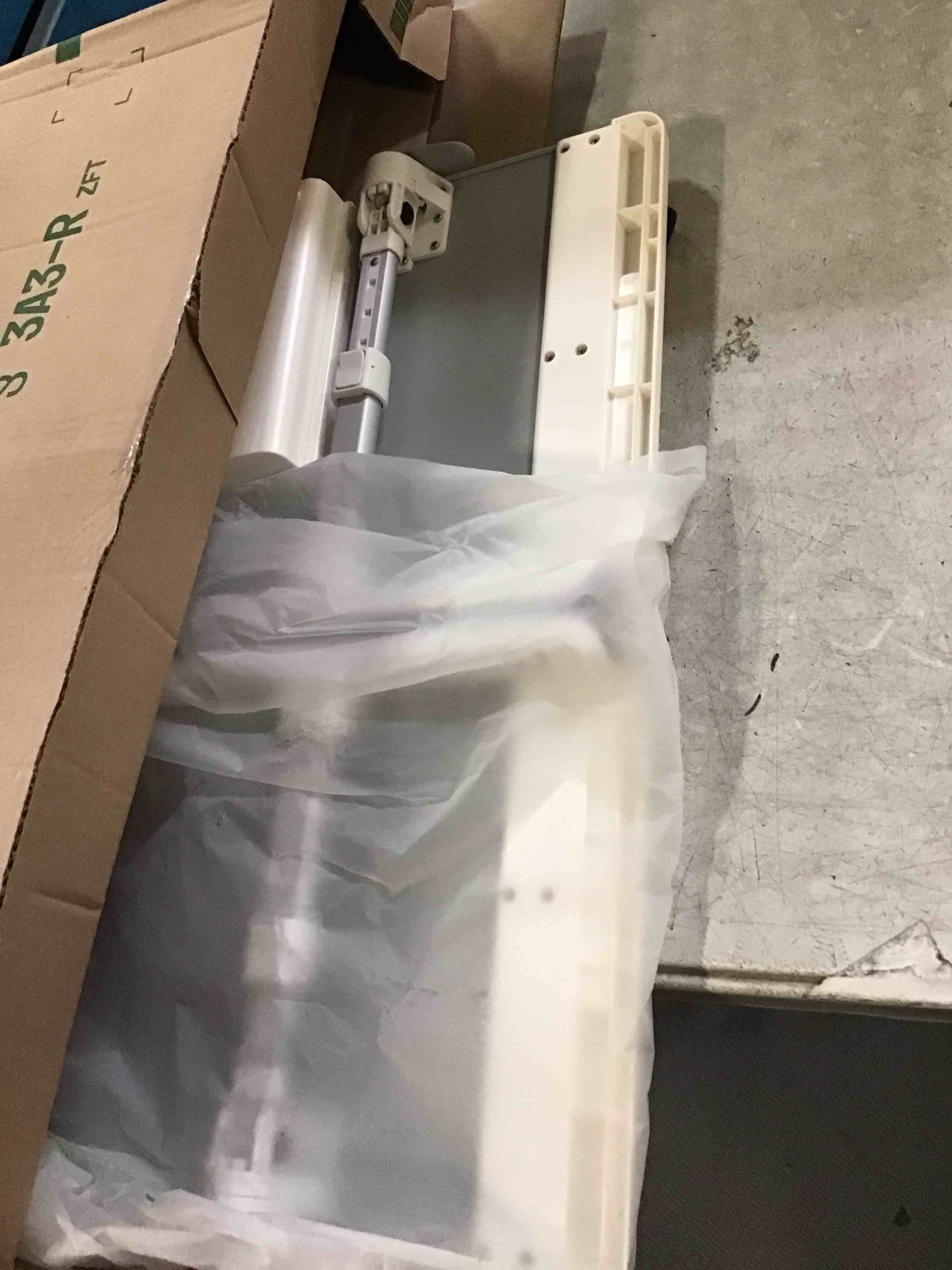 https://s3.amazonaws.com/lotting-images-prod/bidfta/PNK3573308_1751045377841.jpeg