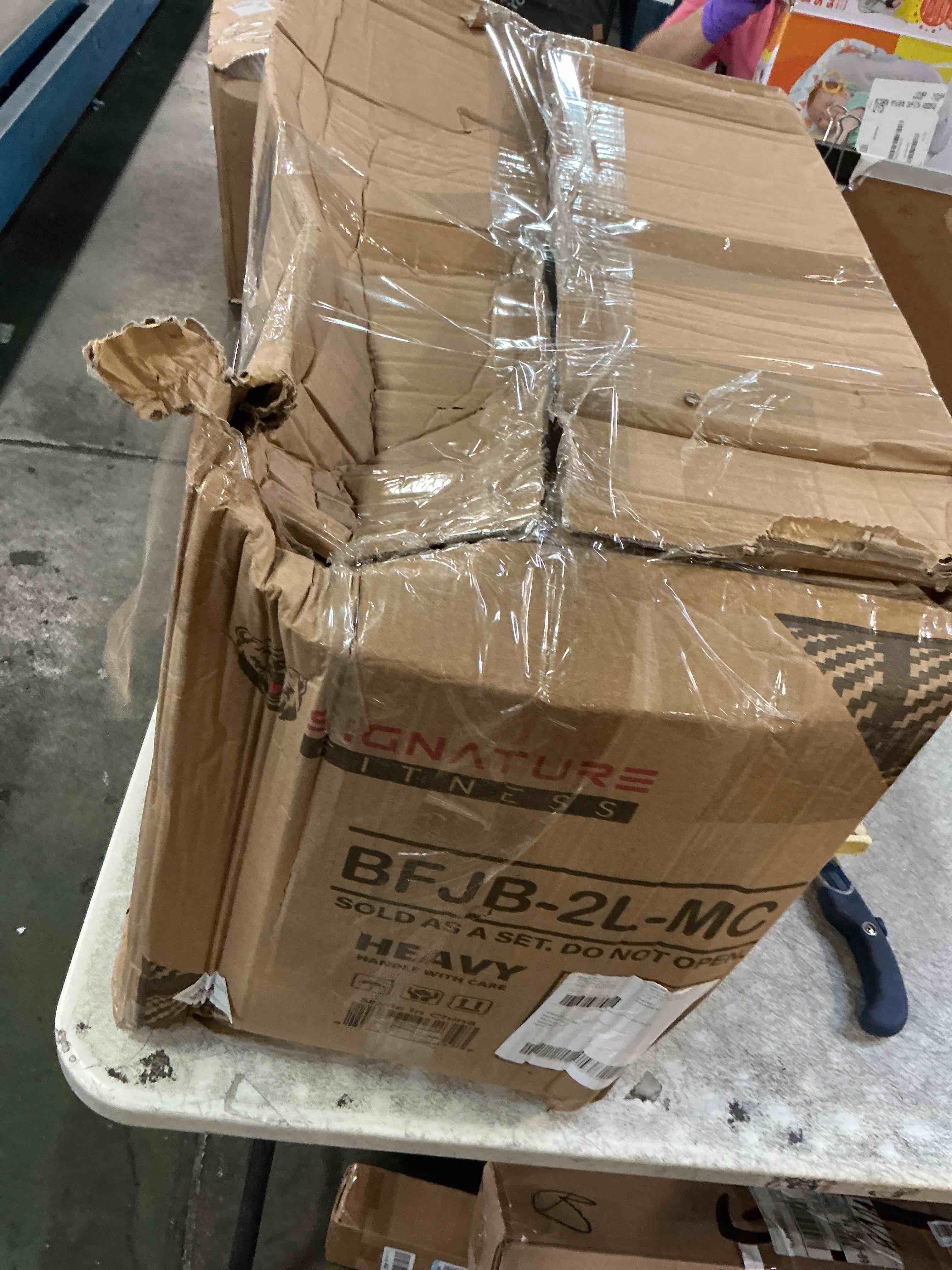 https://s3.amazonaws.com/lotting-images-prod/bidfta/PNK3573514_1751297408343.jpeg