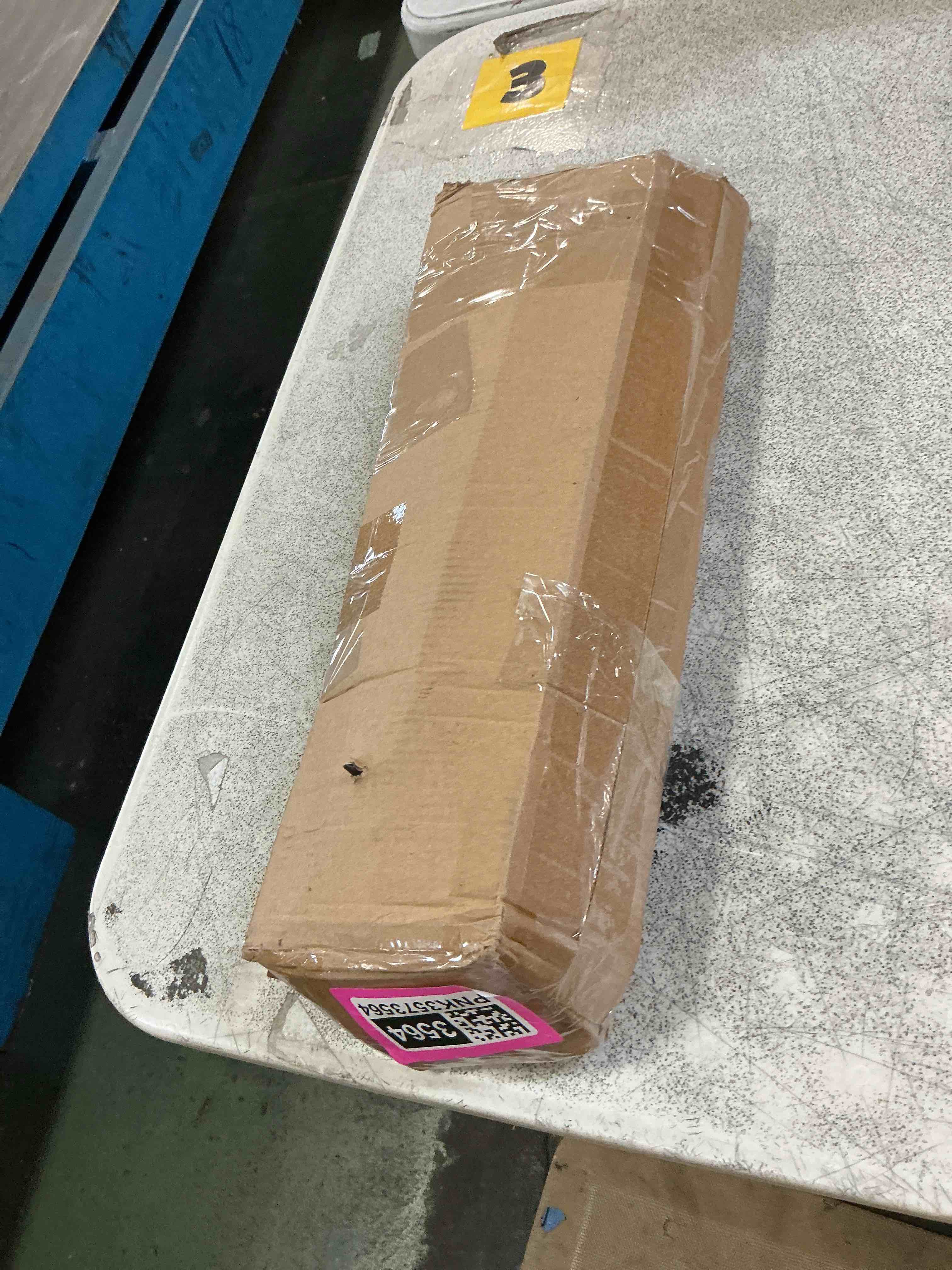 https://s3.amazonaws.com/lotting-images-prod/bidfta/PNK3573564_1751300440424.jpeg
