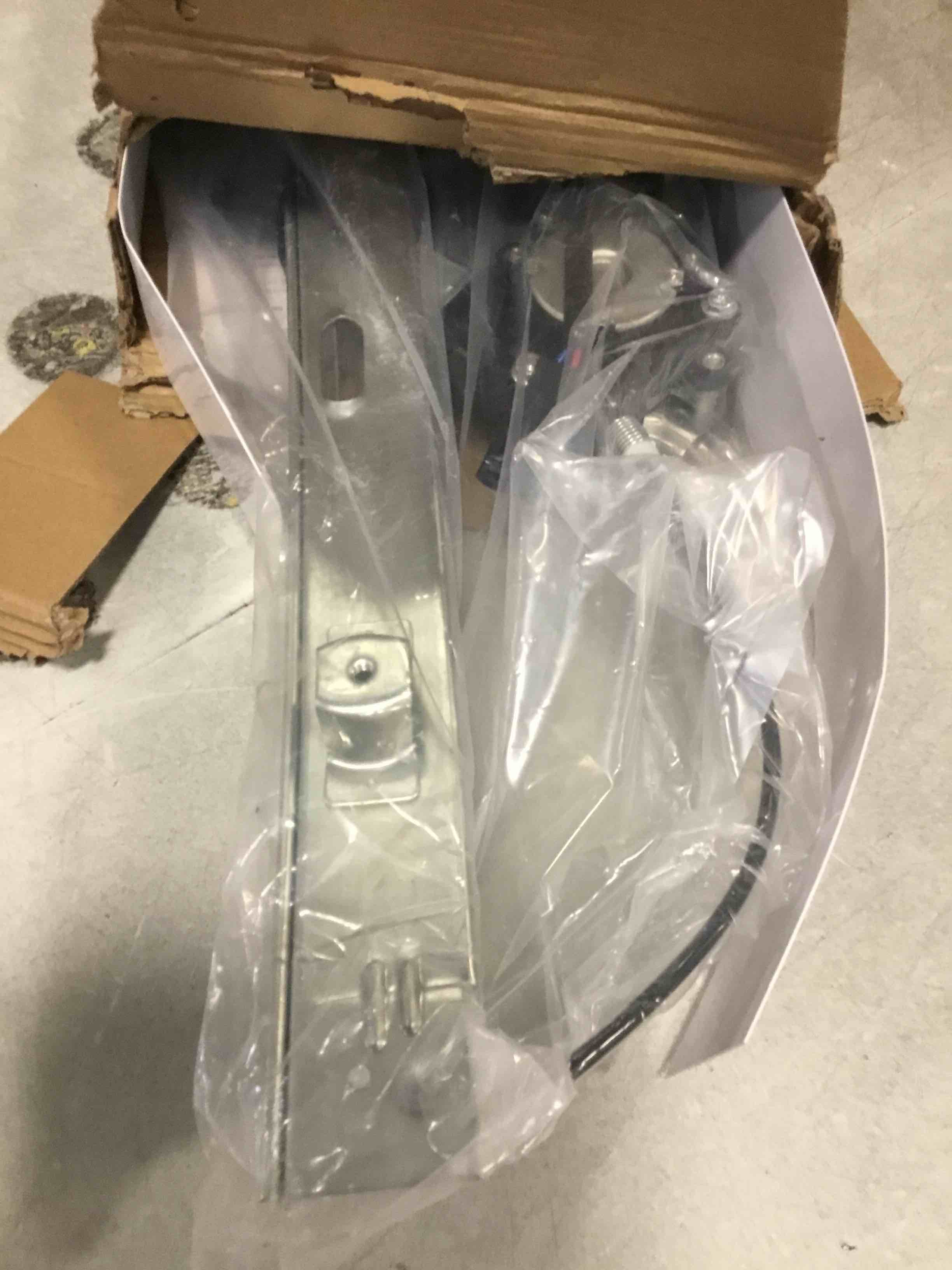 https://s3.amazonaws.com/lotting-images-prod/bidfta/PNK3577989_1749818392425.jpeg