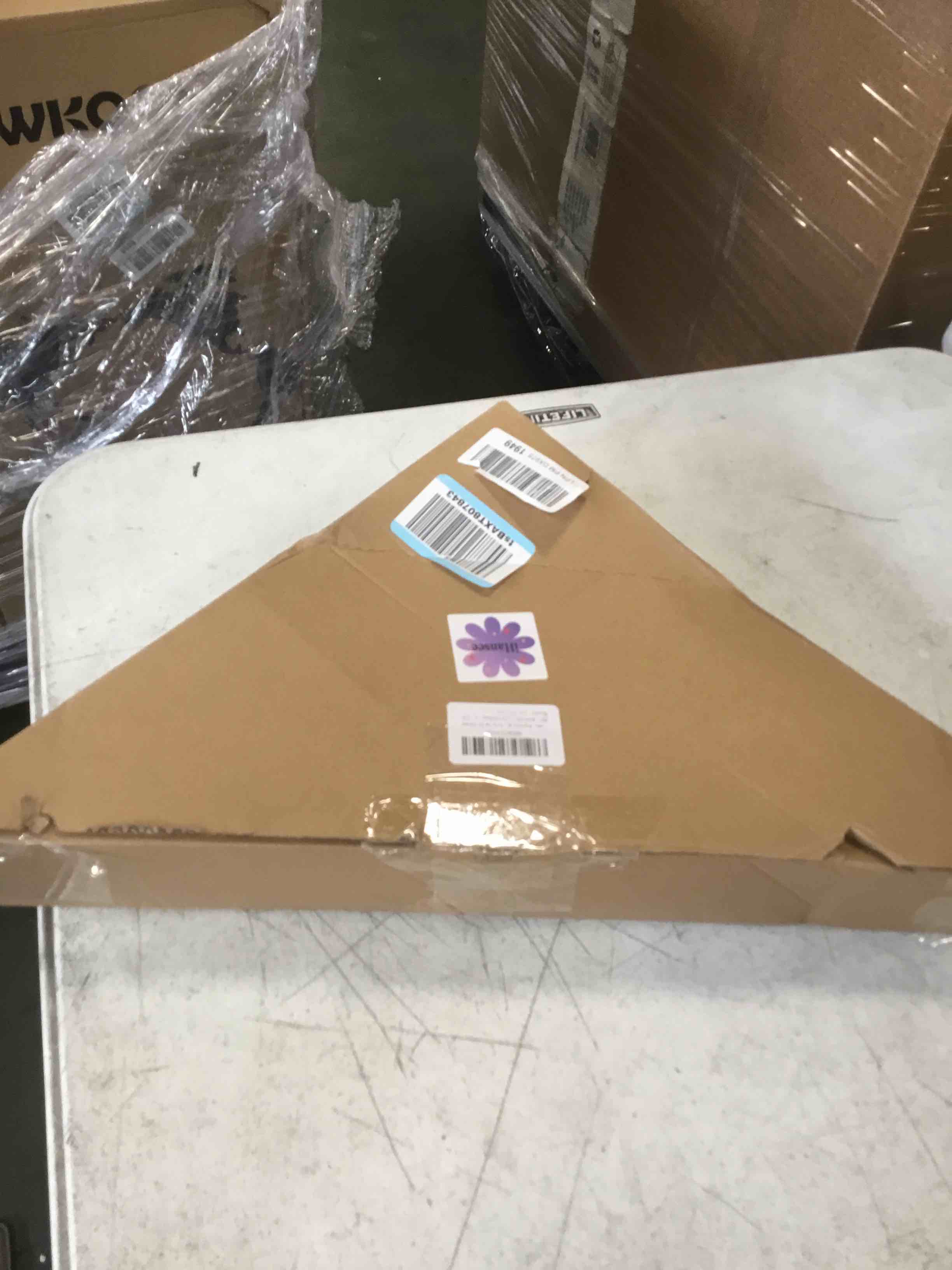 https://s3.amazonaws.com/lotting-images-prod/bidfta/PNK3580079_1747237444396.jpeg
