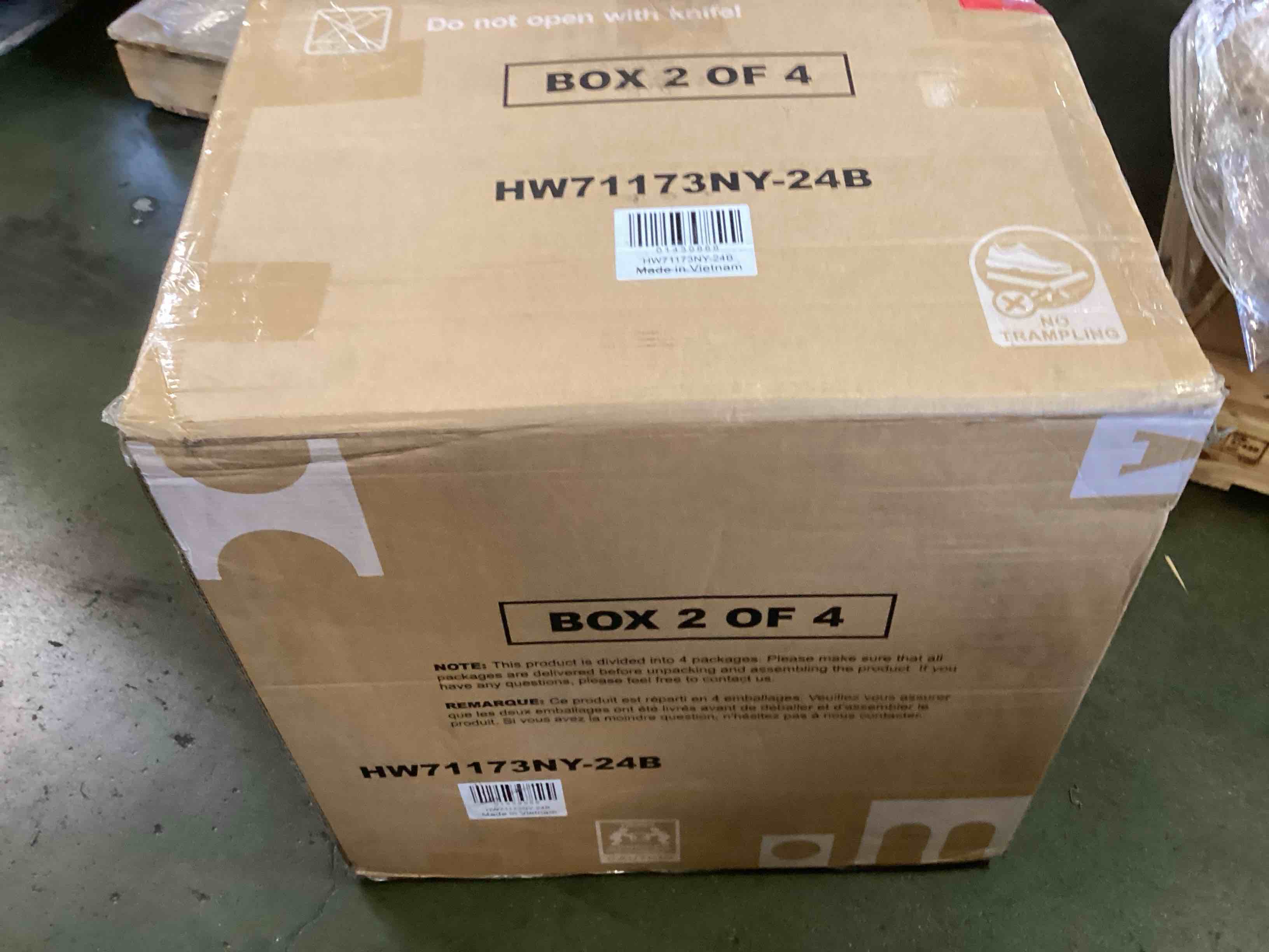 https://s3.amazonaws.com/lotting-images-prod/bidfta/PNK3580909_1749653999349.jpeg