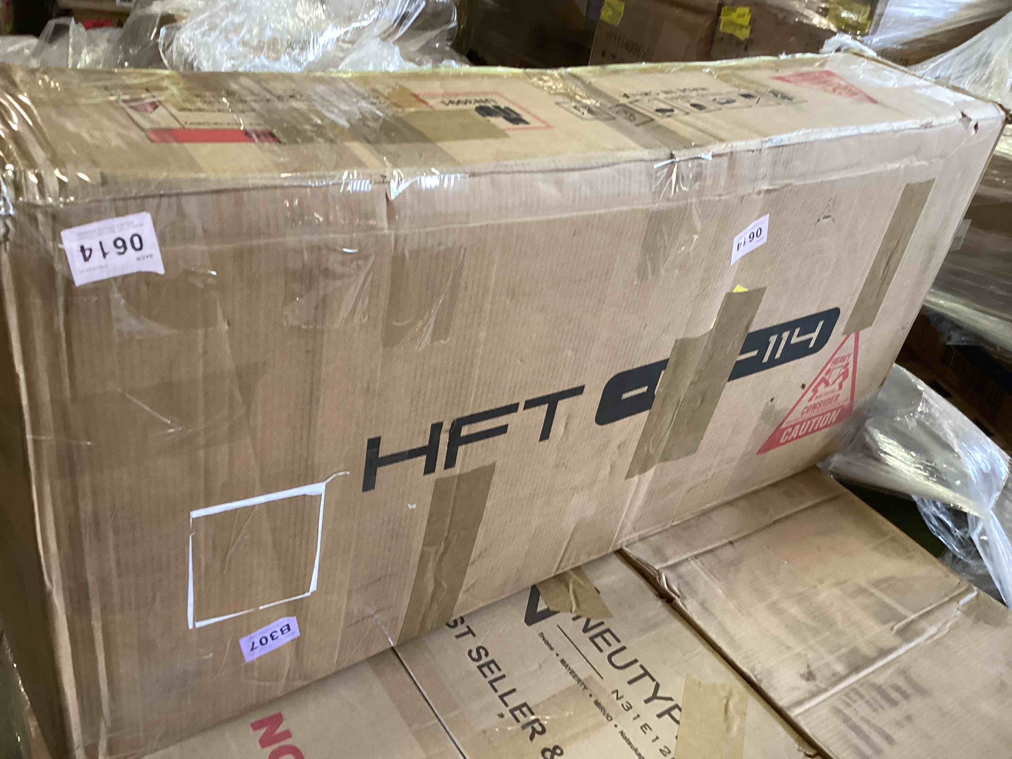 https://s3.amazonaws.com/lotting-images-prod/bidfta/PNK3580921_1749655187002.jpeg